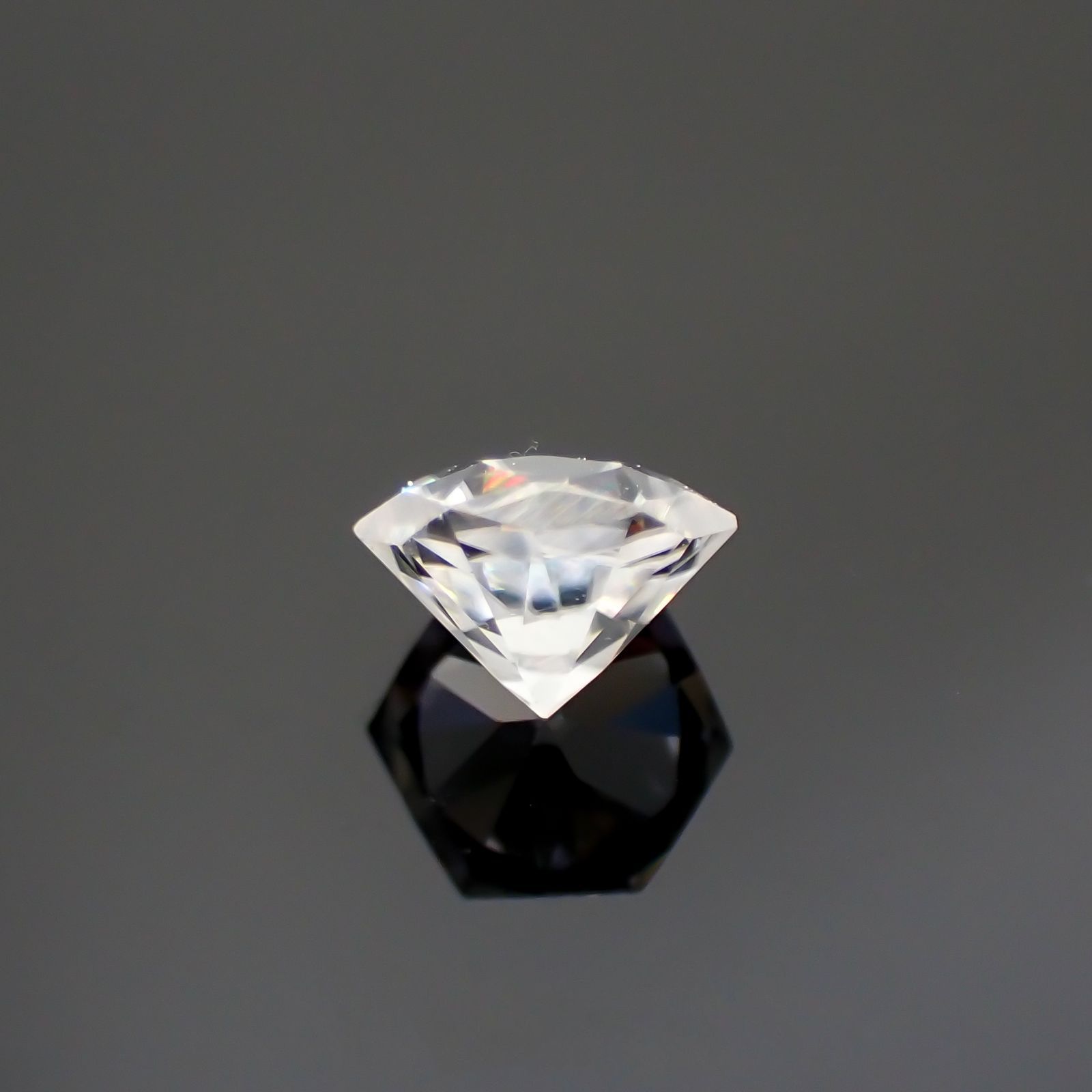 ◇ヘキサゴンカット◇カラーレスジルコン(宝石名ホワイト・ジルコン)スリランカ/カンボジア産 0.74ct 識別済[220114274]4.6x4.5mm前後