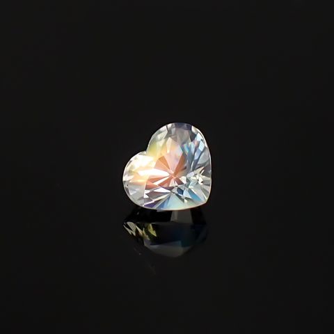 レインボームーンストーン マダガスカル産 1.20ct / 6.3x7.1mm前後 [260632372]