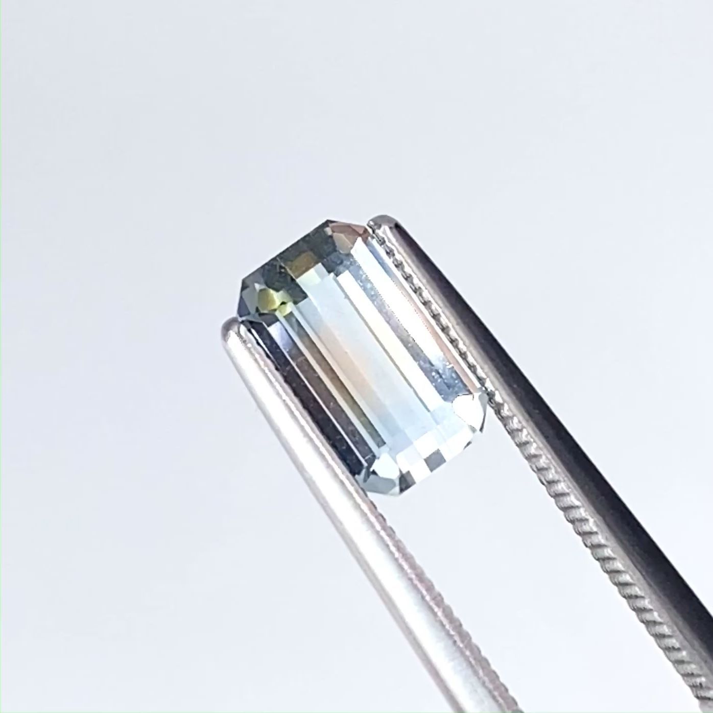 バイカラートパーズ(宝石名バイカラー・トパーズ)ウクライナ産 2.172ct