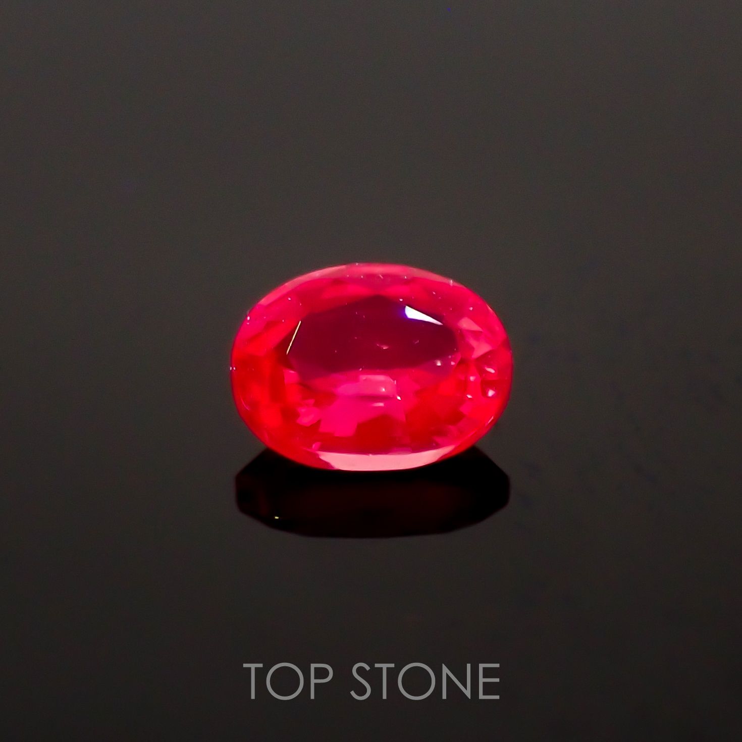 ホットピンクスピネル(宝石名ピンク・スピネル)タンザニア産 0.21ct 識別済[220114130]4.1x3.1mm前後