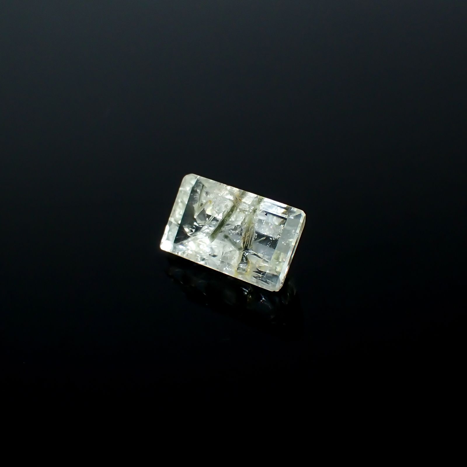 アパタイトイントパーズ(宝石名アパタイト イン トパーズ)ブラジル産 14.92ct 識別済[240225931]17.6x10mm前後