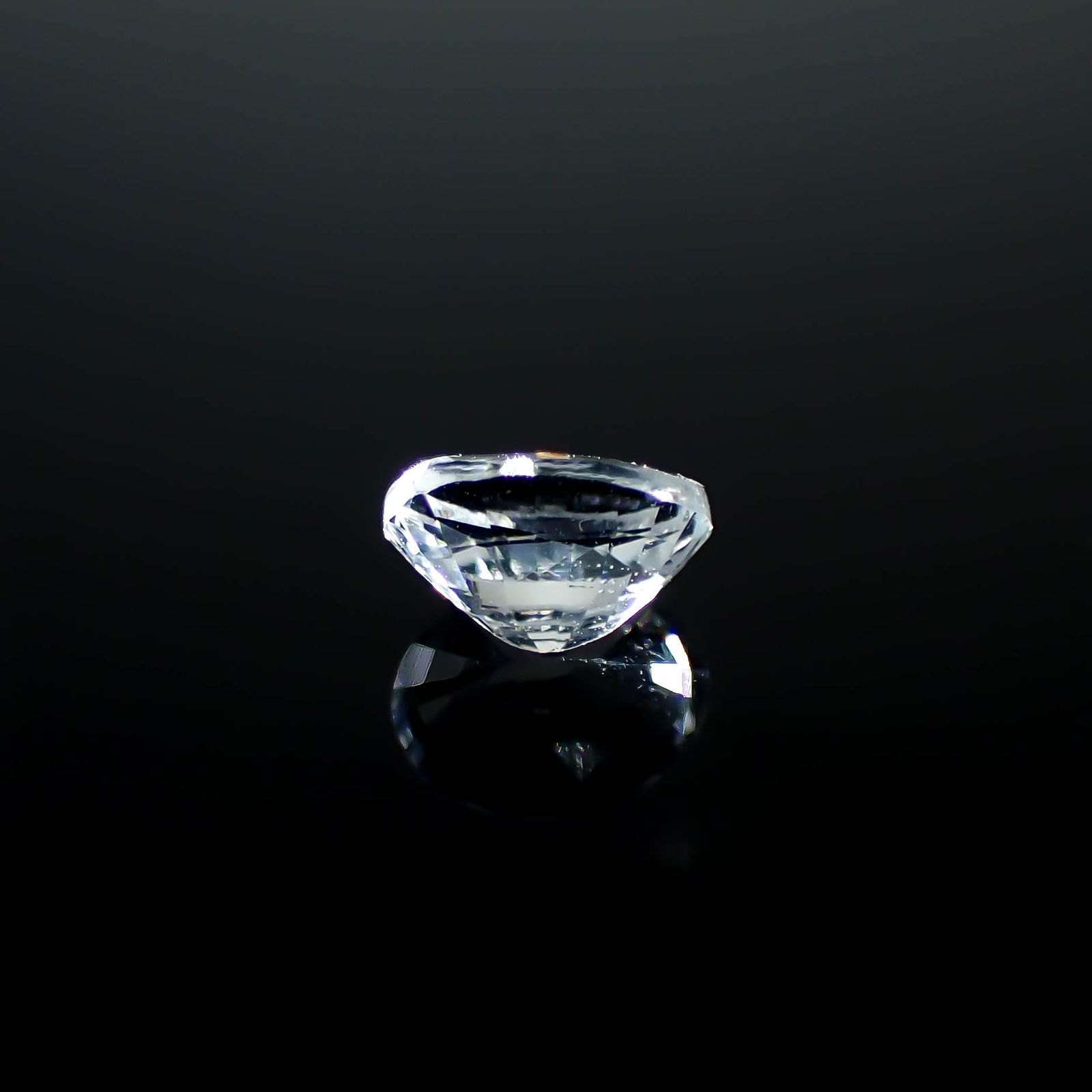 カラーレスサファイア スリランカ産 0.47ct [250830971]5x3.9mm前後