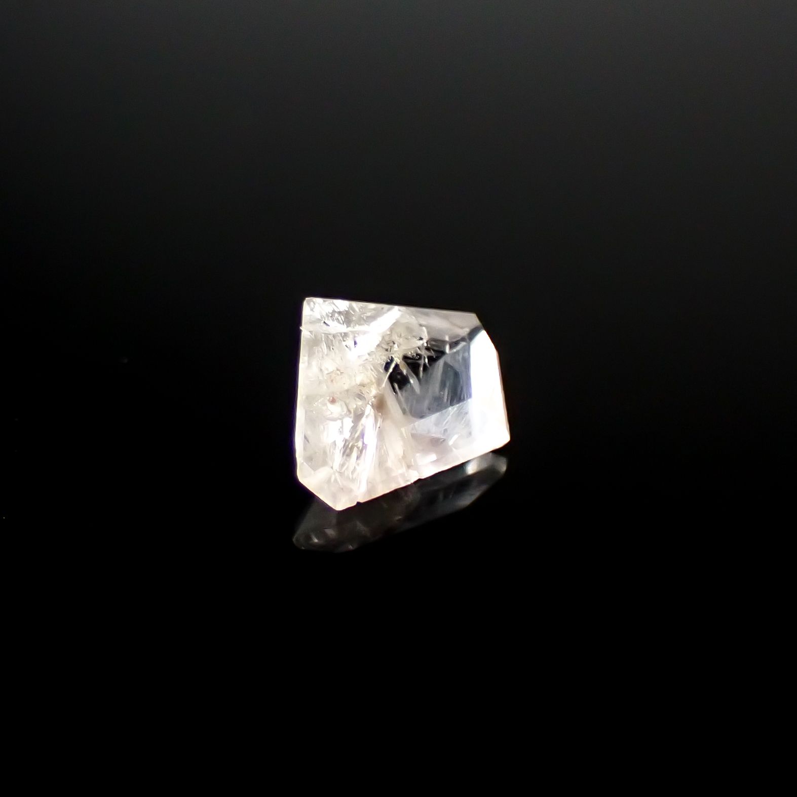 ◇カスタムカット◇ポードレッタイト(宝石名ポードレッタイト)ビルマ産 0.209ct ソ付(彩珠)[240628436]5.1x4.1mm前後