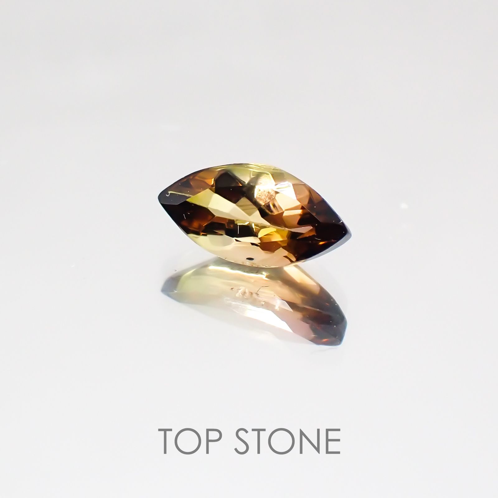 バイカラートルマリン(宝石名バイカラー・トルマリン) ブラジル産 0.58ct 識別済[21019007]7.9×3.9mm前後