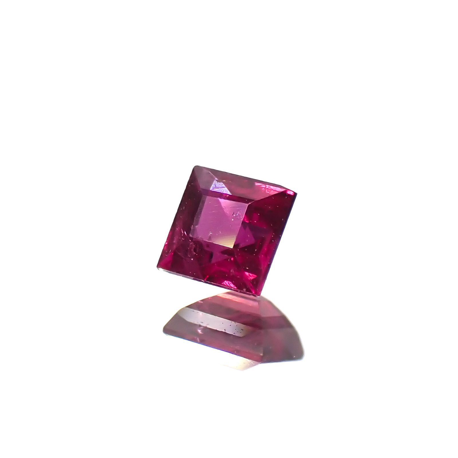 ルビー タイ/ビルマ産 0.16ct[220616359]2.8x2.8mm前後