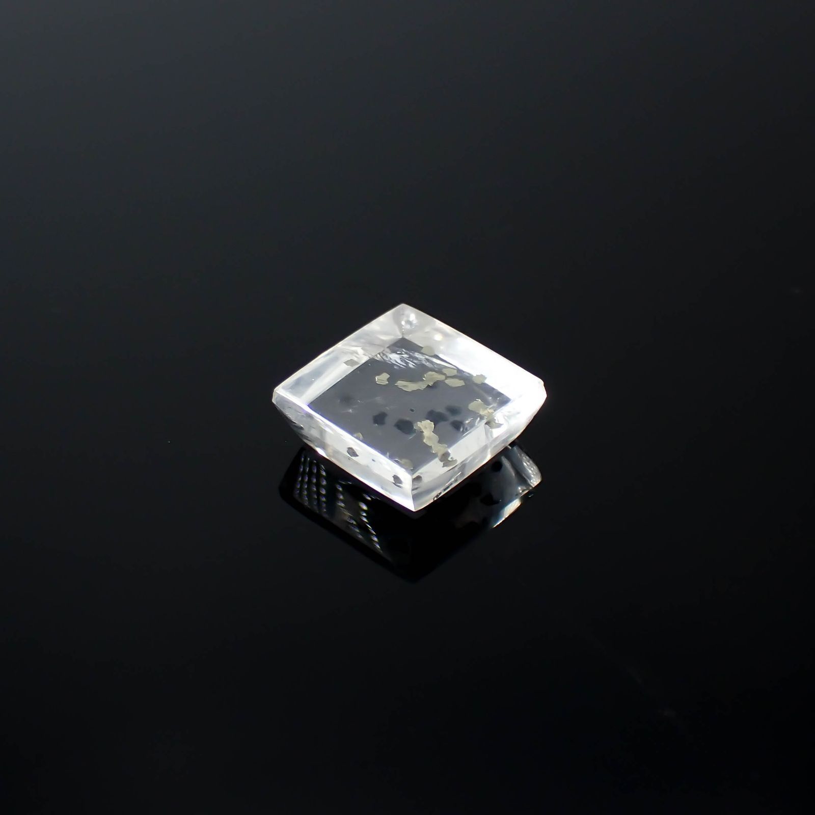 パイライトインクォーツ(マーカサイトインクォーツ) ブラジル産 10.38ct / 13.2x13.2mm前後 [240225914]