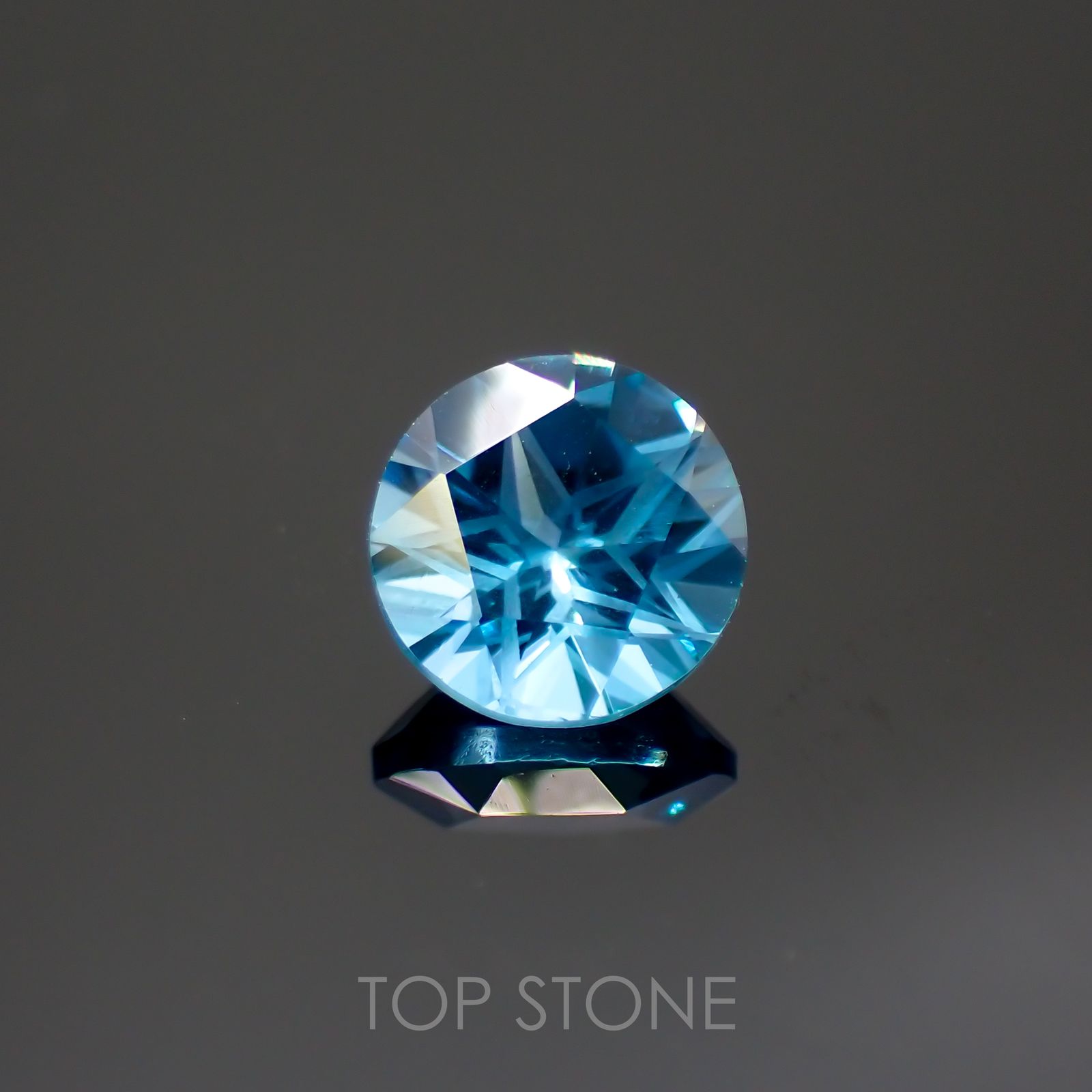 ◇特殊カット◇スイスブルートパーズ(宝石名ブルー・トパーズ) ブラジル産 1.04ct 識別済[211013014]6.1×6.1mm前後