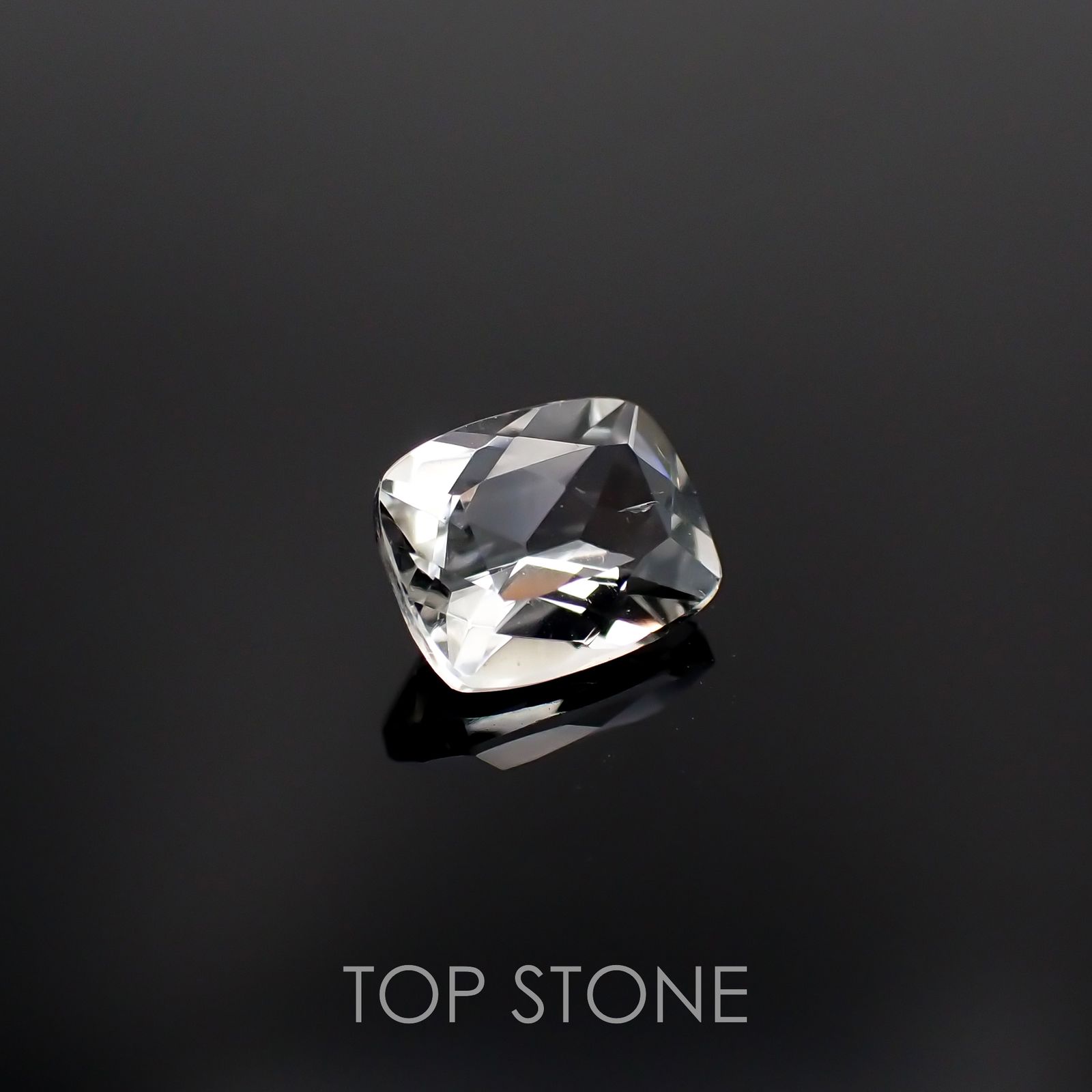 オリゴクレース(宝石名オリゴクレース)ブラジル産 0.75ct 識別済[221219447]6.4x5.1mm前後