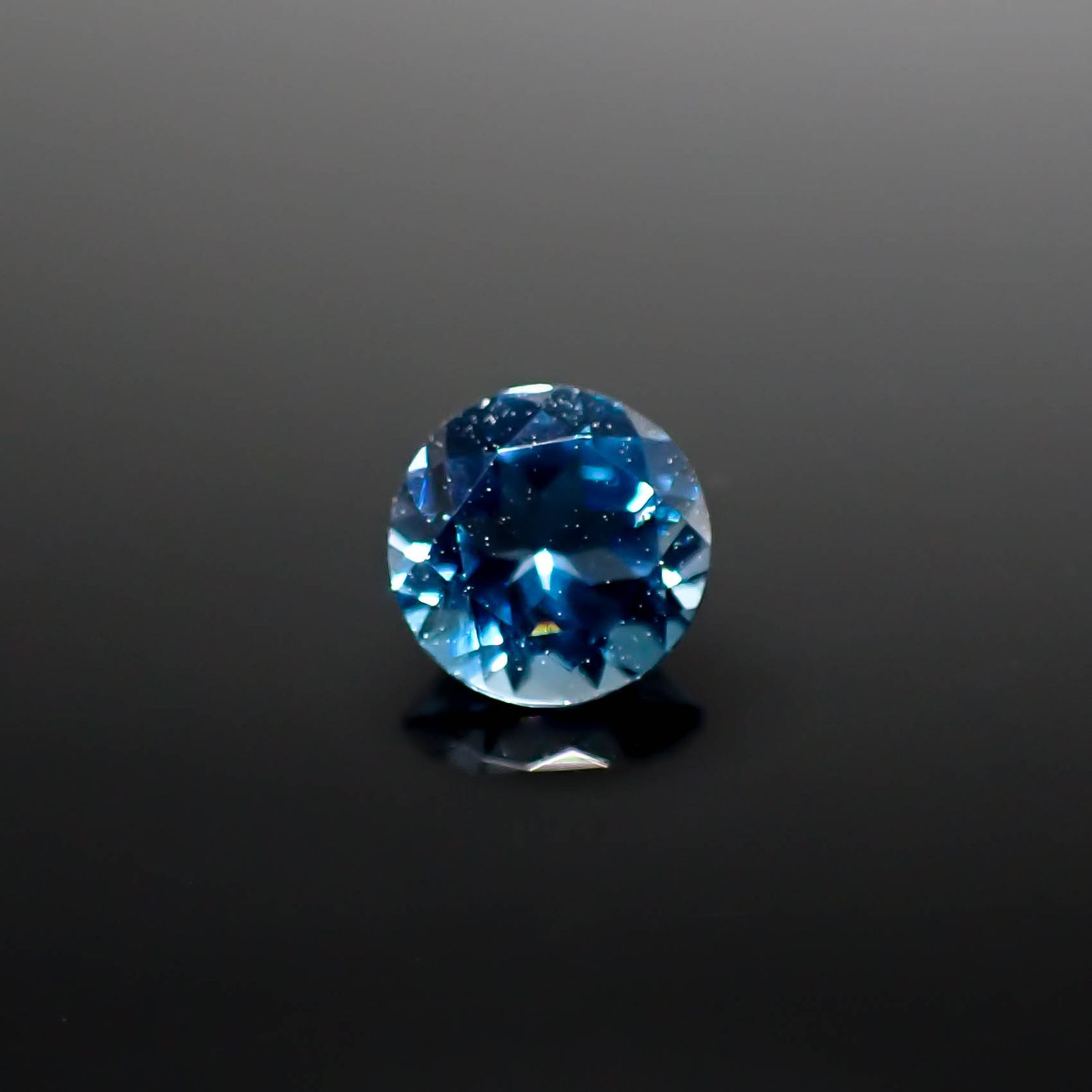 ロンドンブルートパーズ ブラジル産 0.96ct [241029255]6x6mm前後