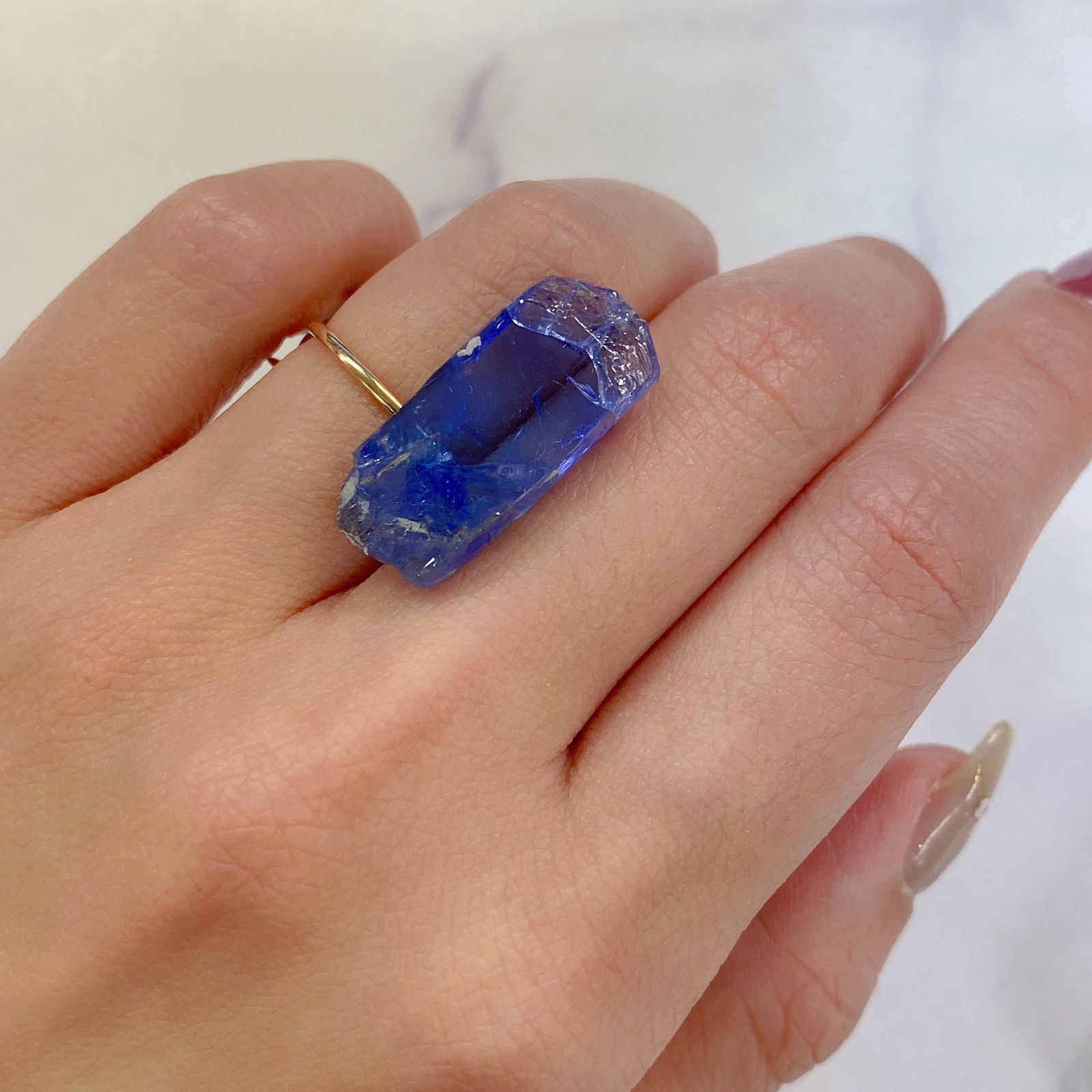 タンザナイト(宝石名タンザナイト) タンザニア産 原石・結晶 16.87ct 識別済[20073394]24.9×10.5mm前後