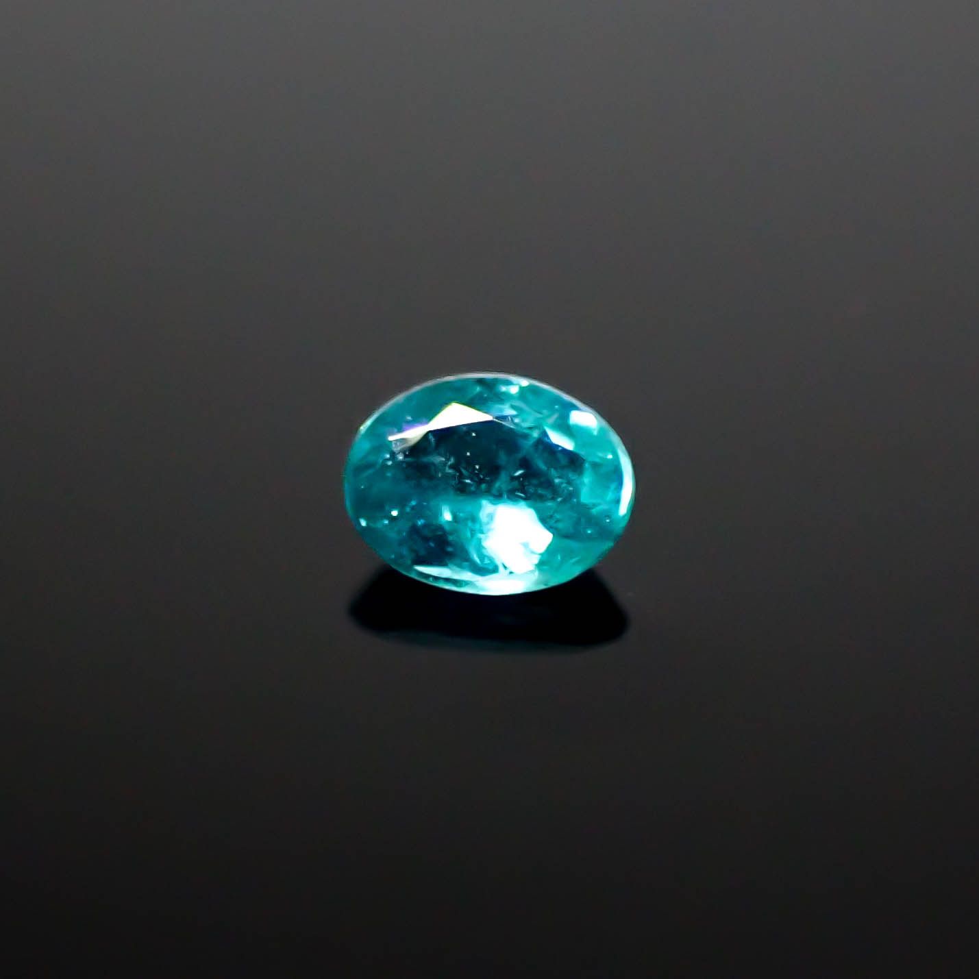パライバトルマリン(宝石名トルマリン/別名パライバ・トルマリン)ブラジル・パライバ州バターリャ鉱山産 0.059ct 識別済[250730743]2.9x2.2mm前後