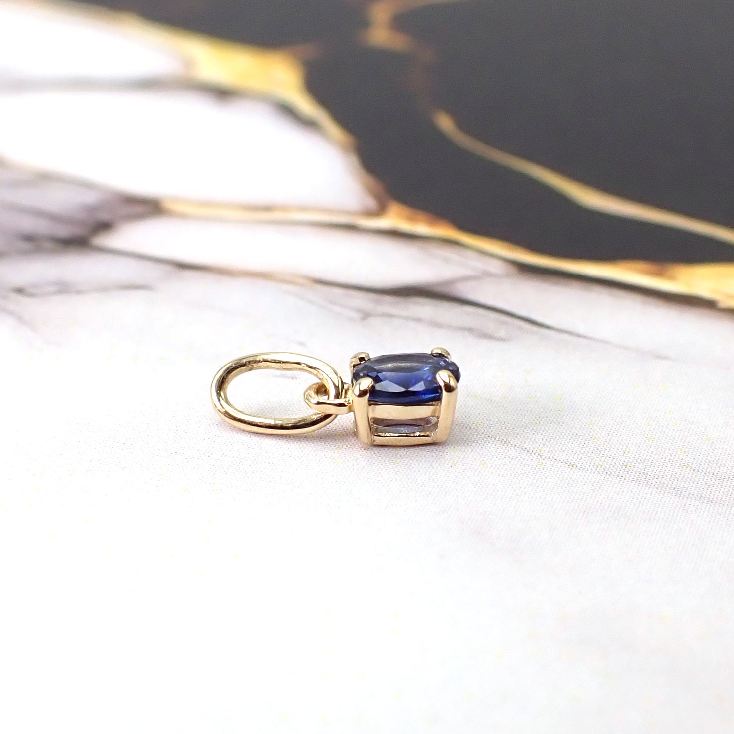 ペンダント空枠：石留め▶サファイア（お客様製作例）