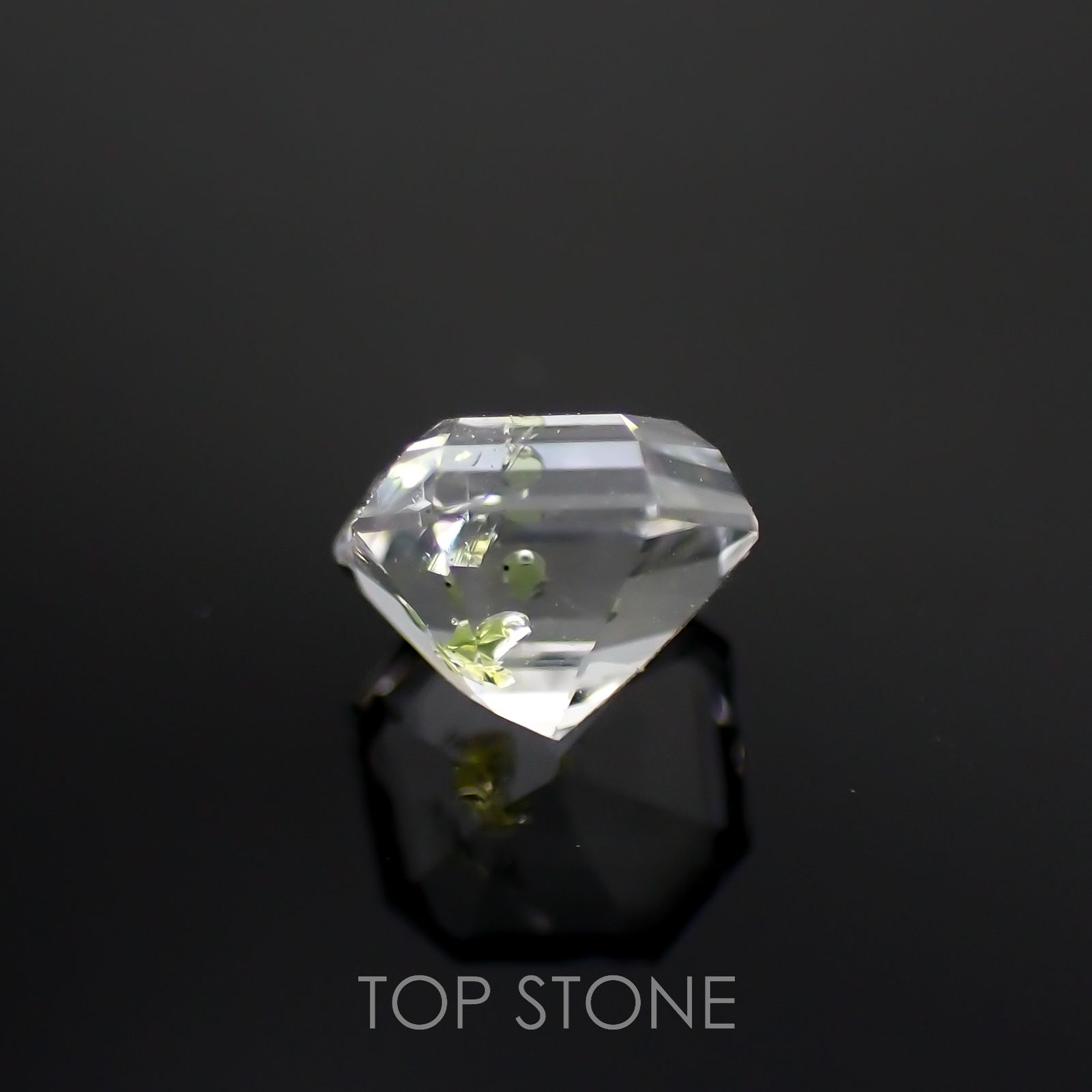オイルインクォーツ パキスタン産 0.69ct[221018537]5.2x5.2mm前後