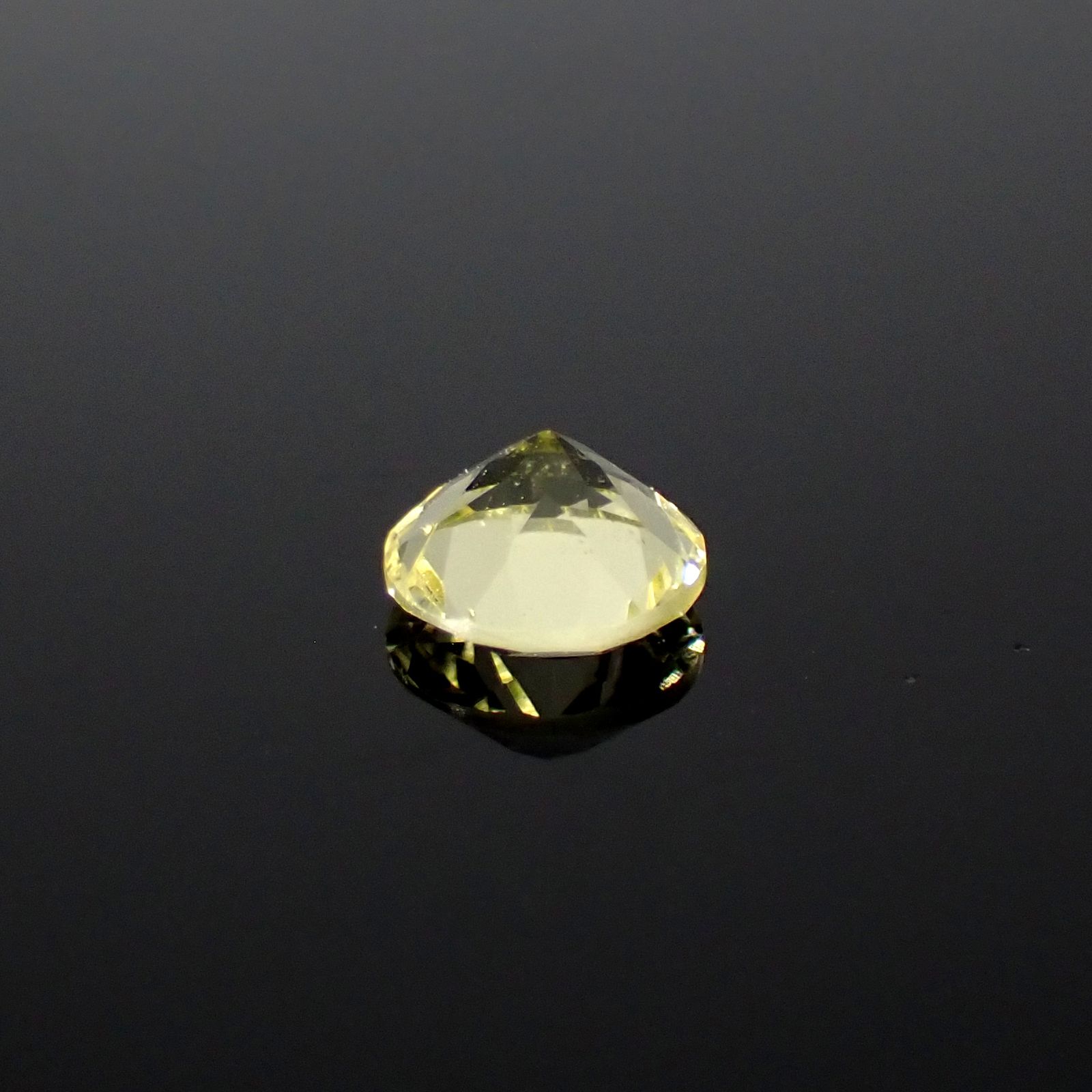 イエローダンビュライト タンザニア産 0.33ct[240125459]4.5x4.5mm前後