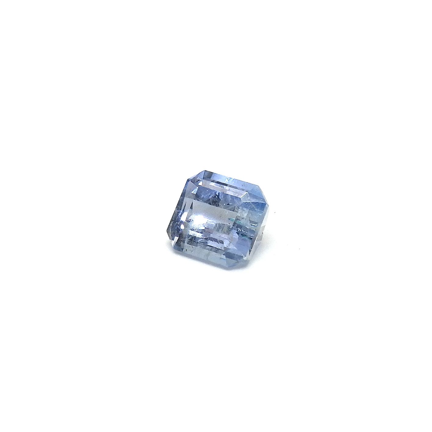ジェレメジェバイト(宝石名エレメジェバイト)ナミビア産 ソ付(彩珠) 0.508ct / 4.6x4.3mm前後 [220717078]