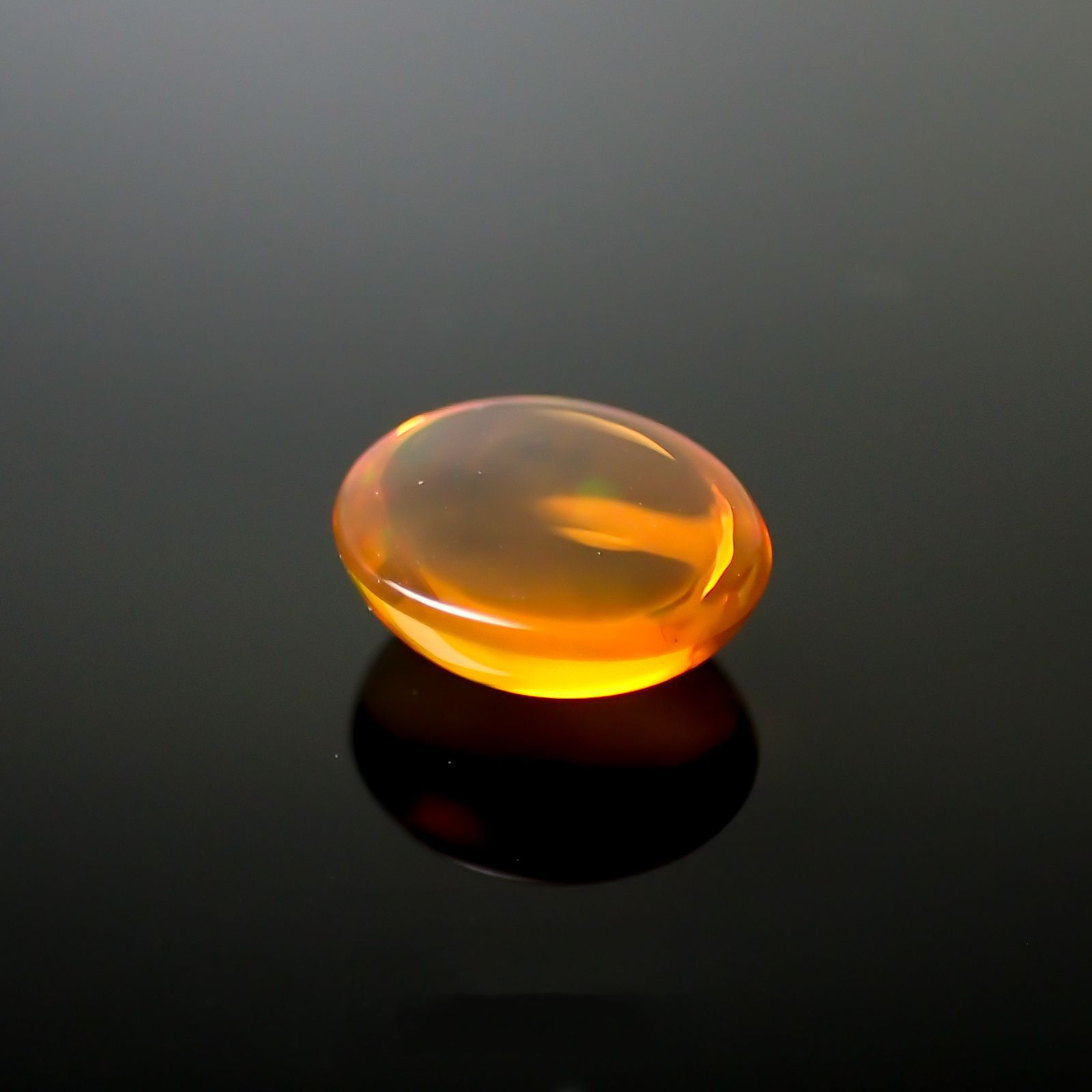 ファイヤーオパール(宝石名ファイヤー・オパール)メキシコ産 0.79ct 識別済[231023916]7.4x6.4mm前後