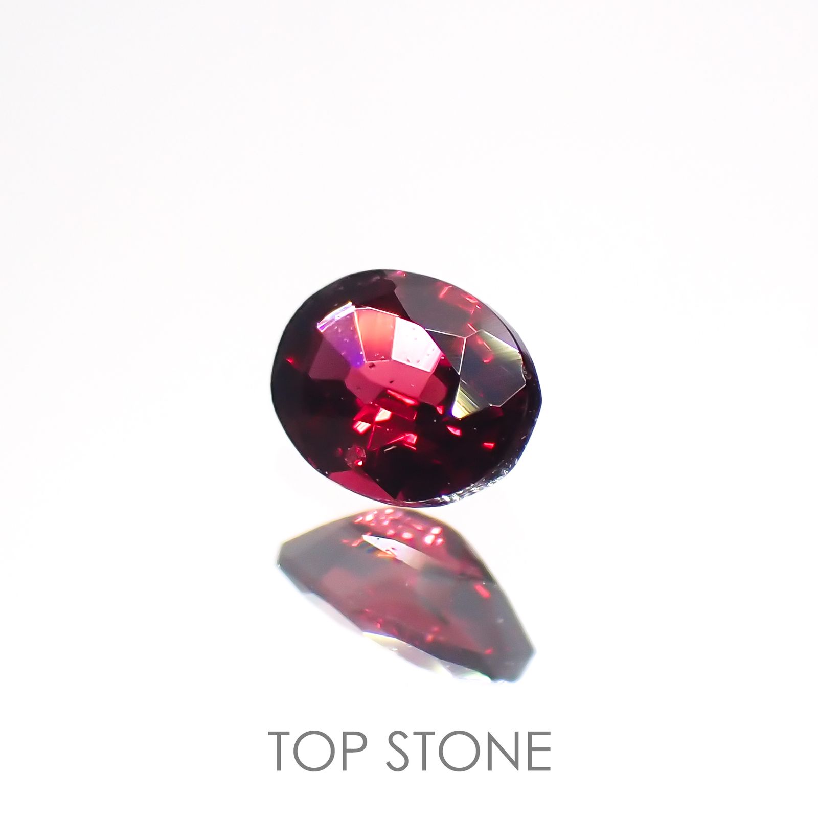 レッドスピネル(宝石名レッド・スピネル)タンザニア産 0.17ct 識別済[220114319]3.9x3mm前後