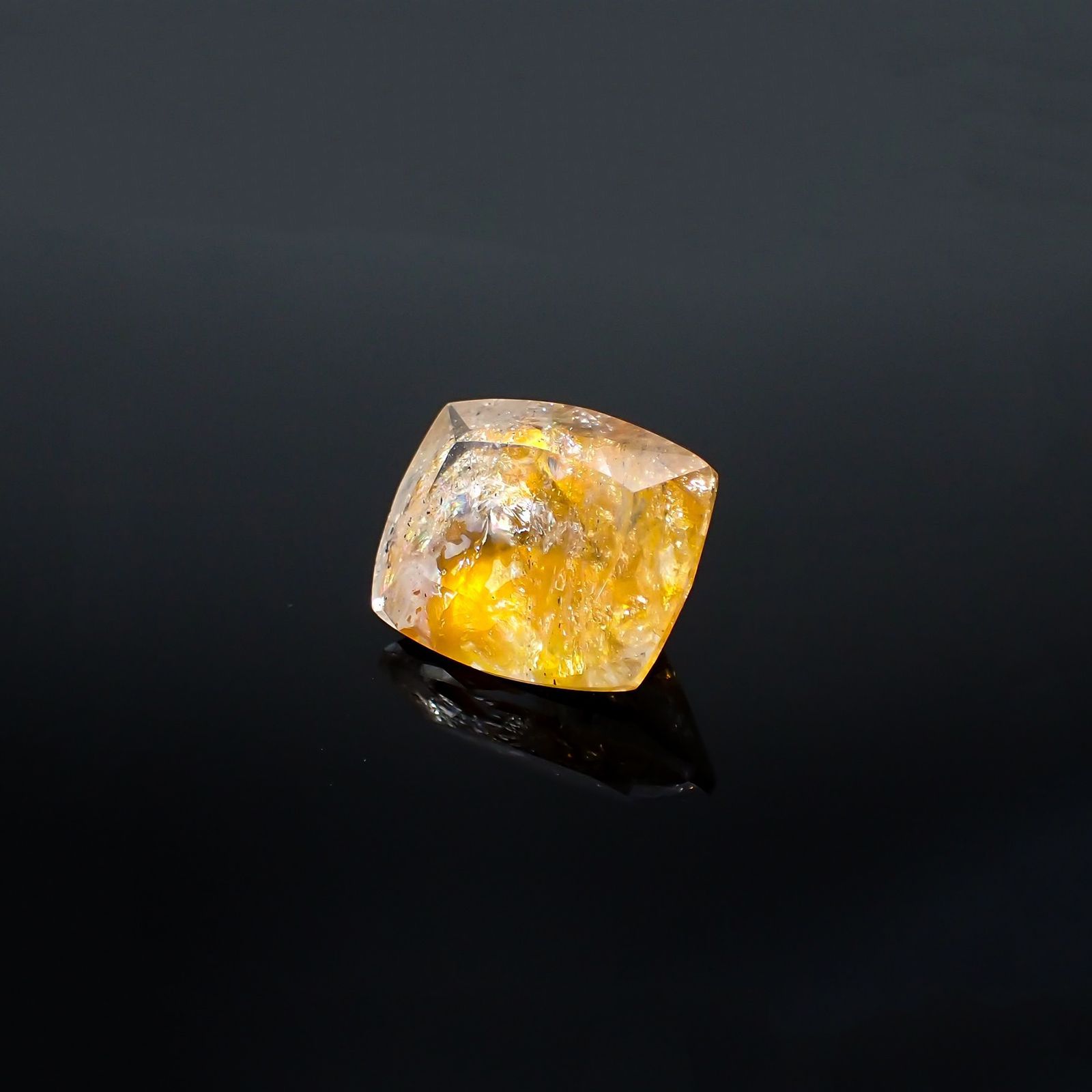 オーロラクォーツ ブラジル・ミナスジェライス産 13.95ct / 17x13.8mm前後 [220114357]