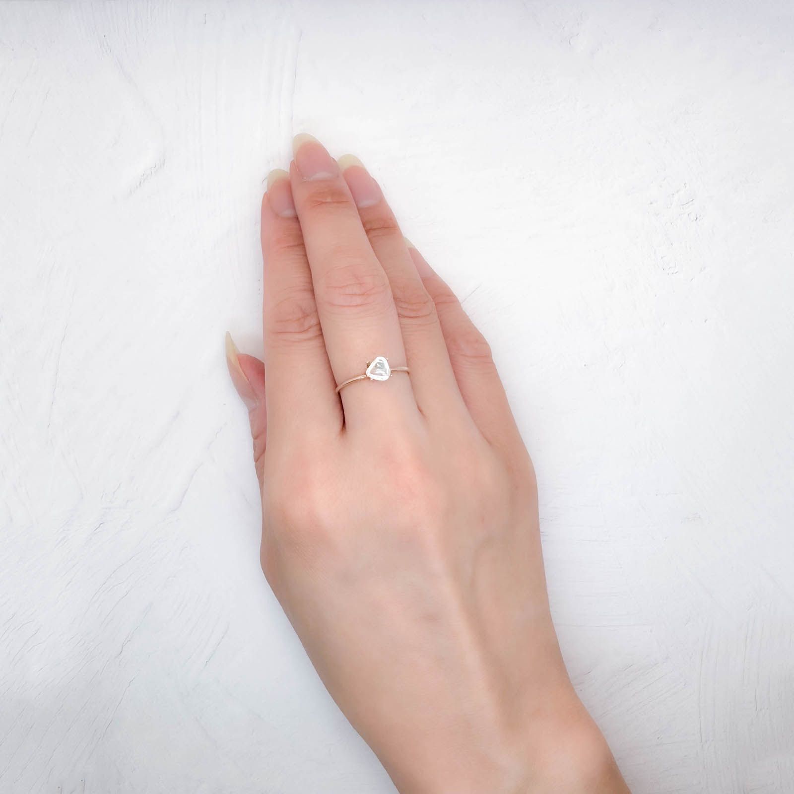 ◇バフトップカット◇レインボームーンストーン(宝石名ラブラドライト)マダガスカル産 識別済 0.57ct / 5.1x5.3mm前後 [250931039]