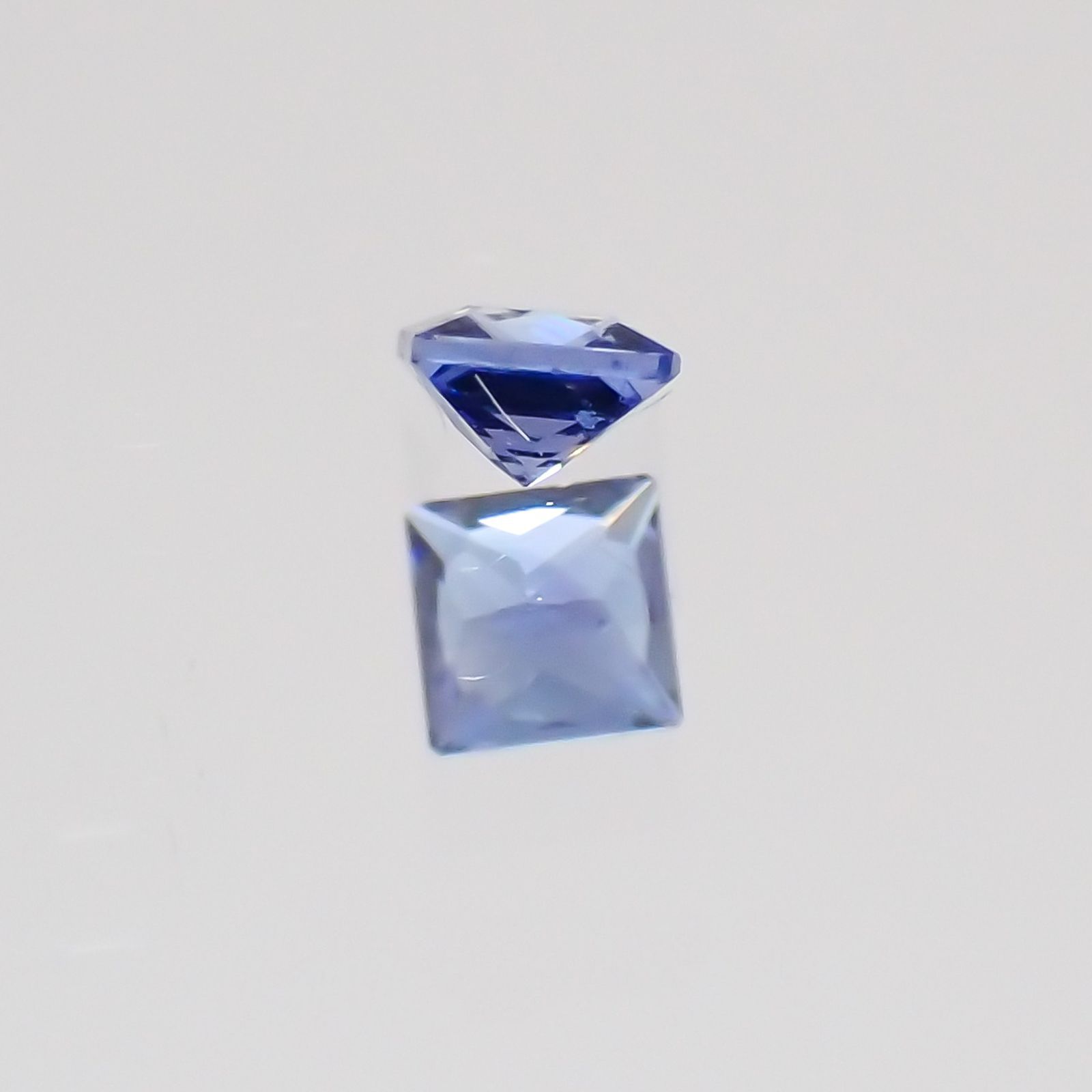 ◇プリンセスカット◇ベニトアイト アメリカ産 ルース 0.054ct[21019040]2.1×2.1mm前後