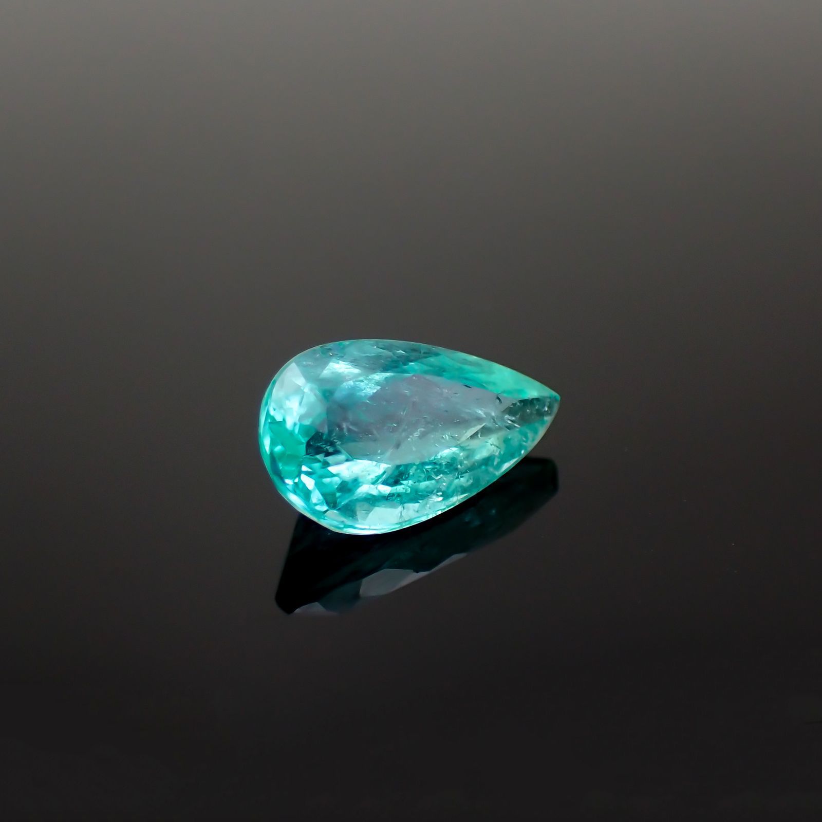 パライバトルマリン モザンビーク産 1.71ct[19111759]10.8×6.4mm前後
