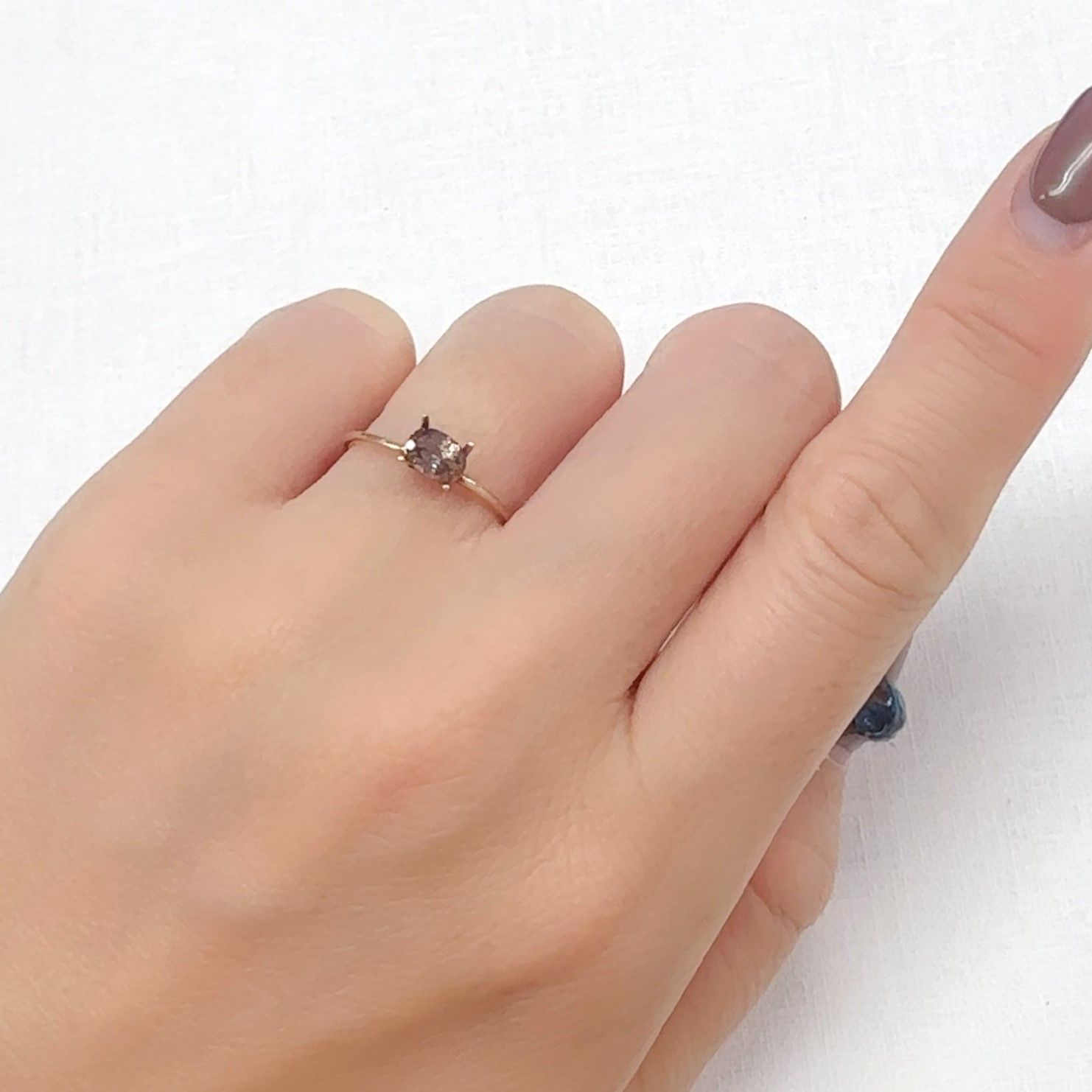 アキシナイト パキスタン産 0.45ct[240628367]5.6x3.9mm前後
