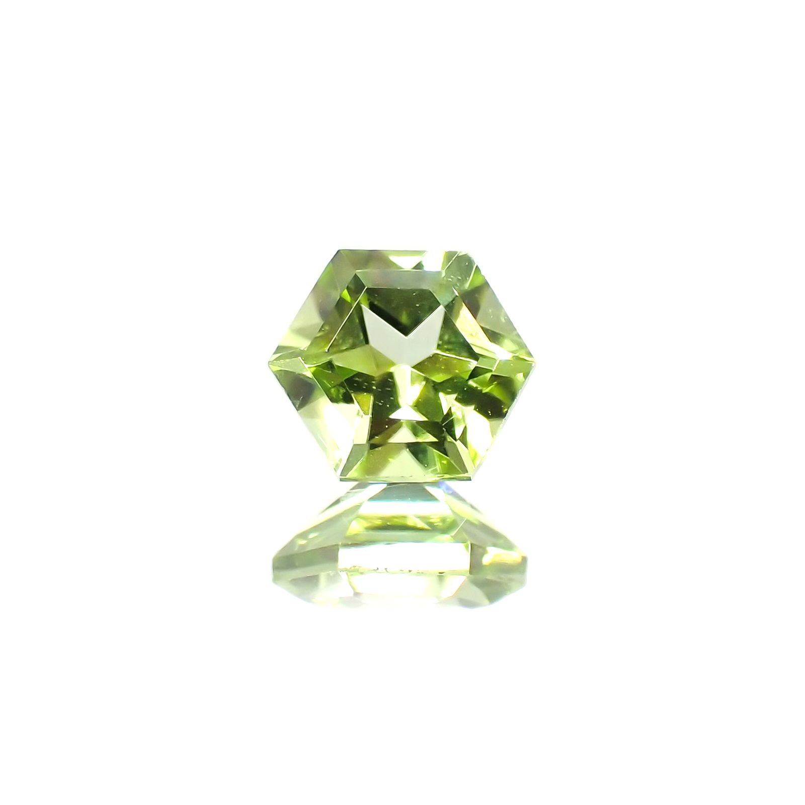 ◇ヘキサゴンカット◇ペリドット(宝石名ペリドット) パキスタン産 0.63ct 識別済[250813100]4.9×4.9mm前後