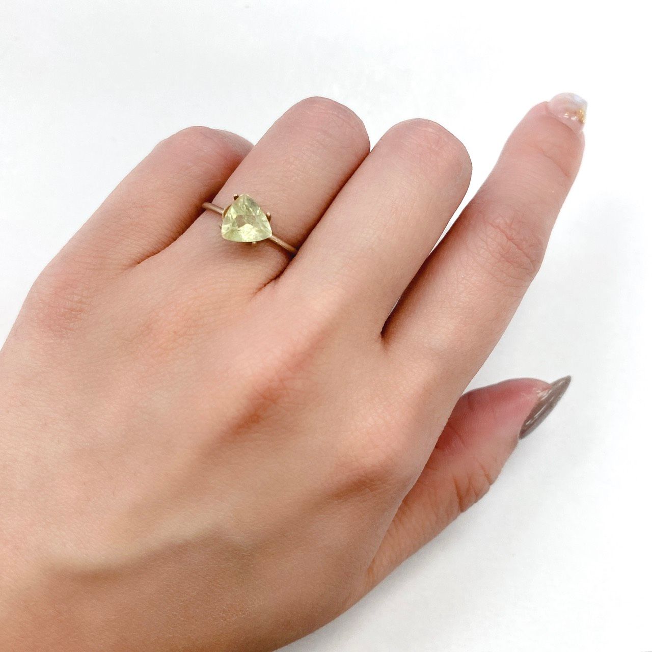 ブラジリアナイト(宝石名ブラジリアナイト) ブラジル産 1.17ct 識別済[210510744]7.5×7.3mm前後