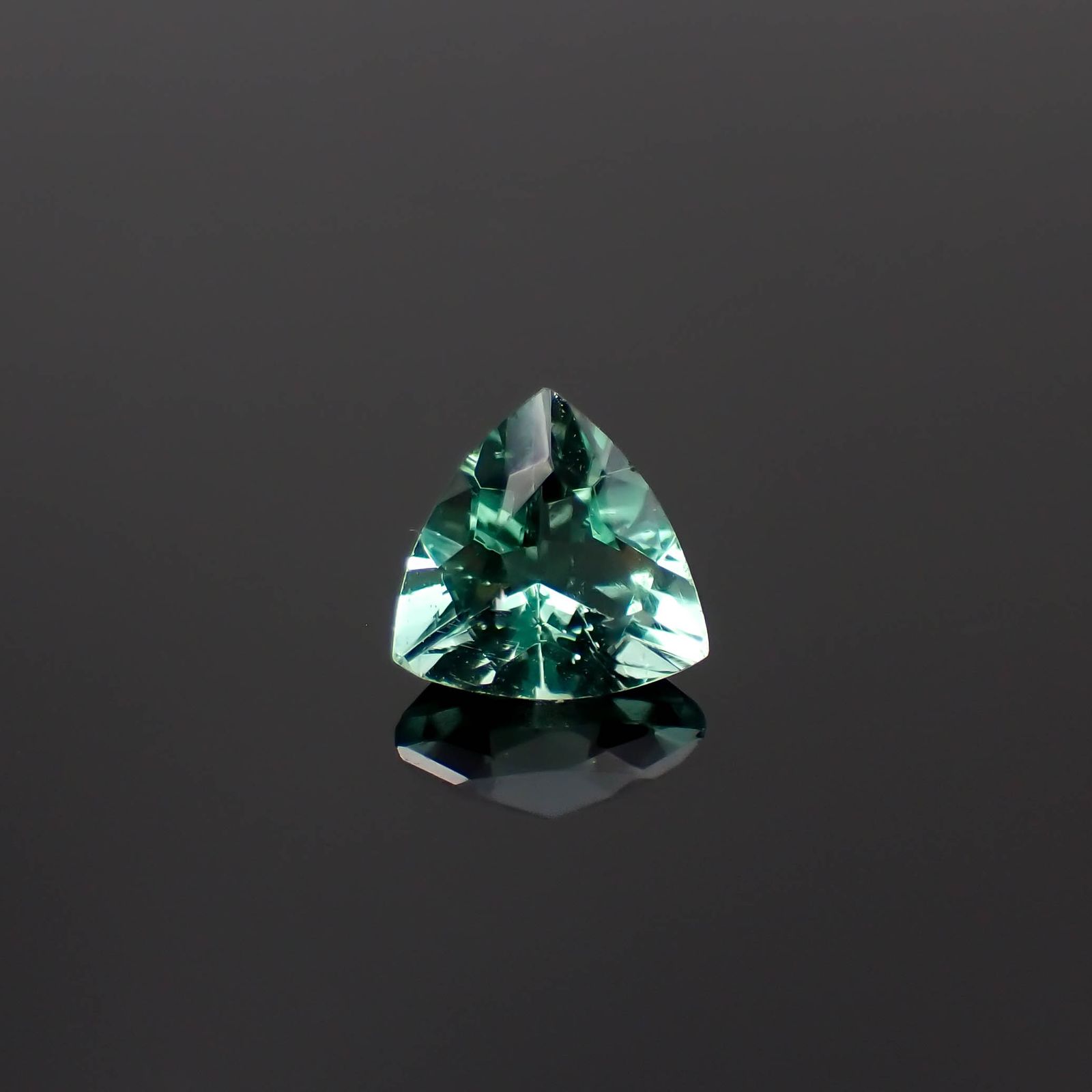 フローライト フルオレッセンス イギリス・ロジャリー鉱山産 1.22ct[230522139]6.8x7mm前後
