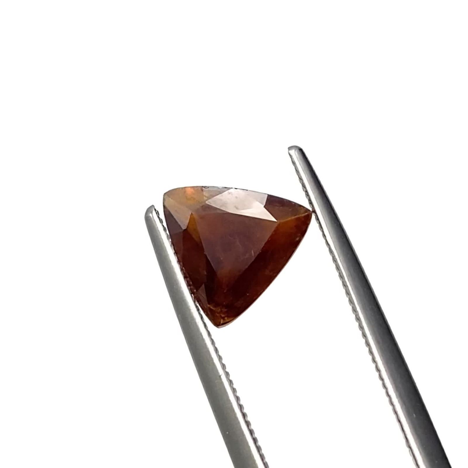 レインボーガーネット 日本・奈良県産 1.45ct / 8x8.4mm前後