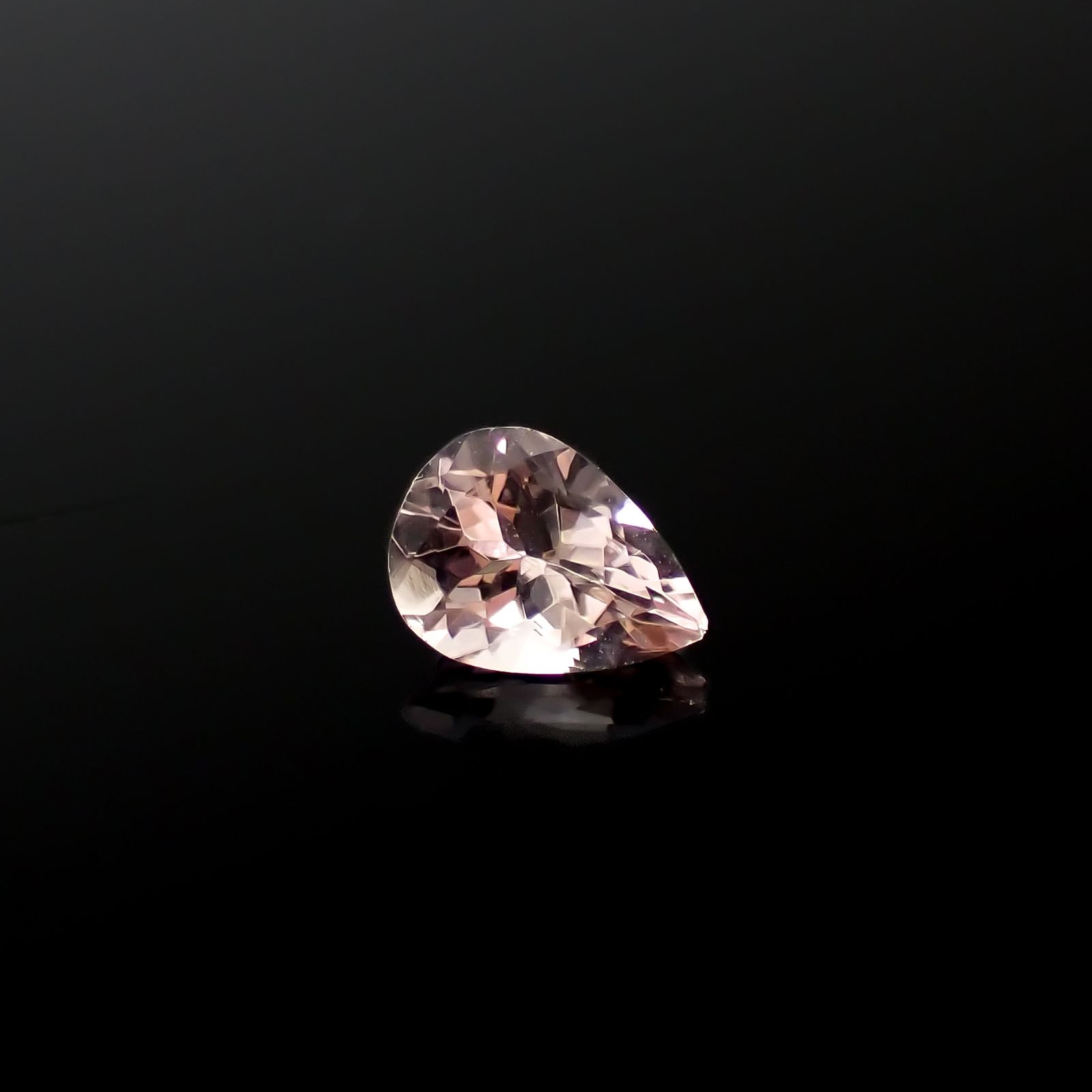 モルガナイト ブラジル産 0.57ct[240326767]6.8x5mm前後