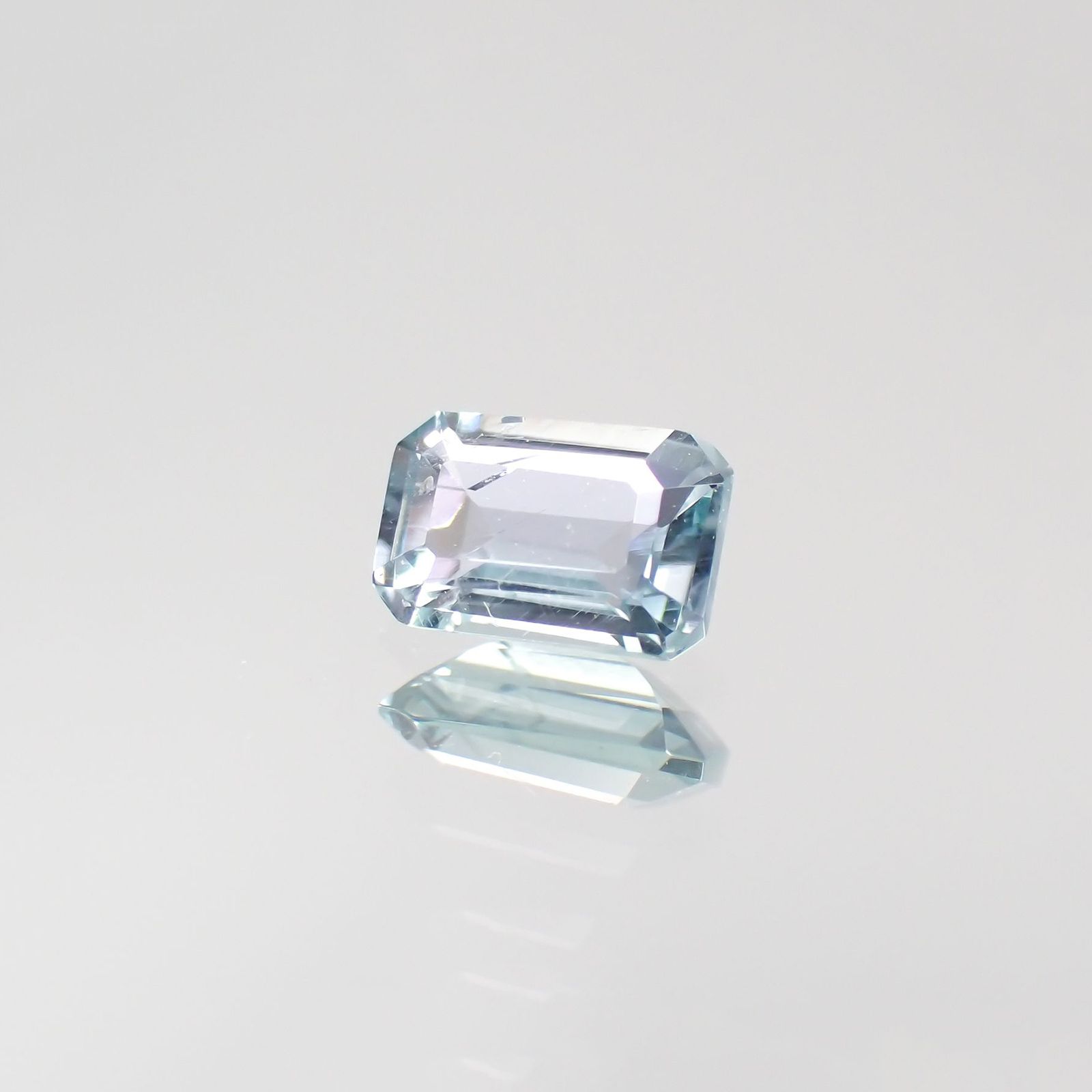 ブルーグリーンコーネルピン(宝石名コーネルピン)タンザニア産 0.14ct 識別済[240219230]3.5x2.3mm前後