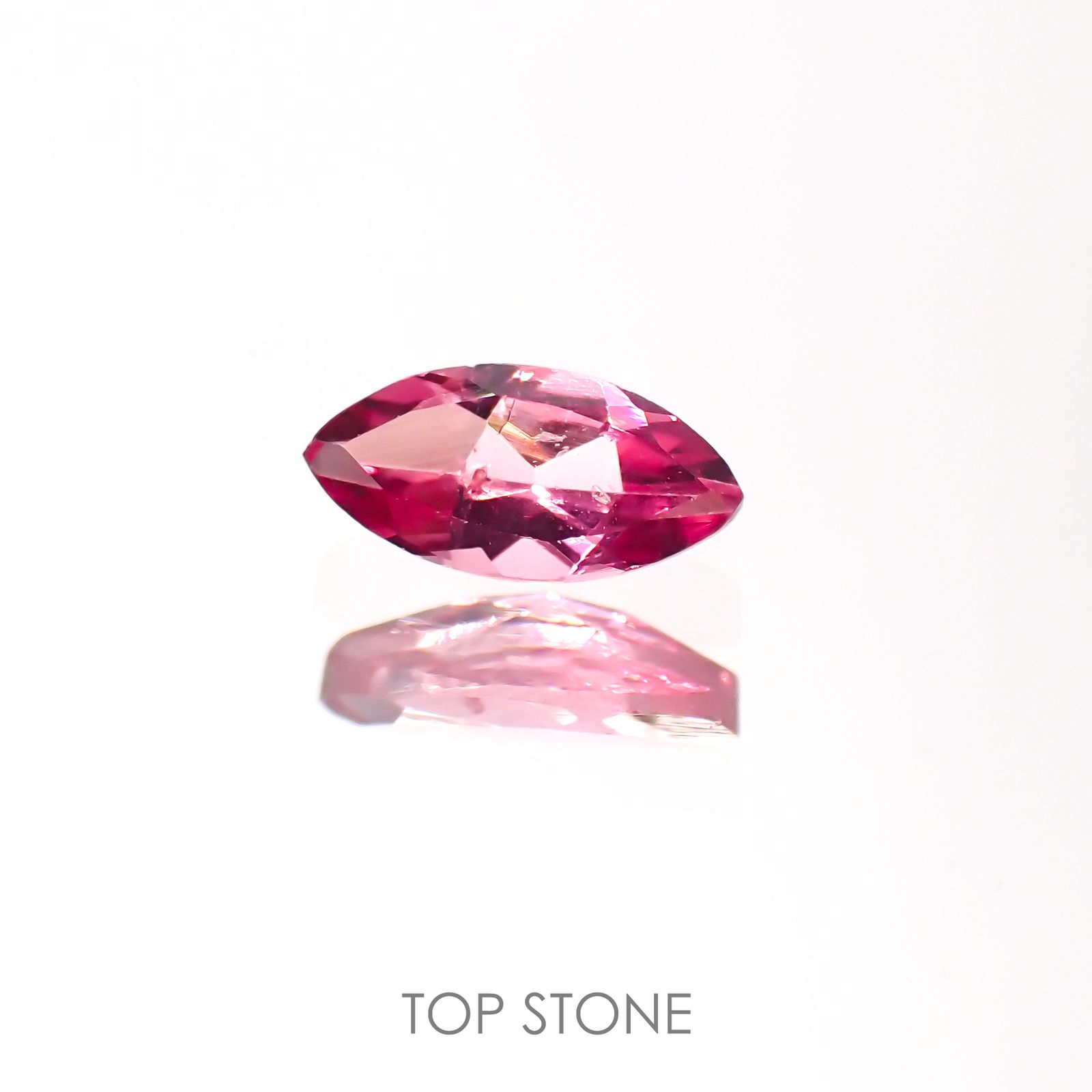 ホットピンクスピネル(宝石名ピンク・スピネル)タンザニア産 0.29ct 識別済[220113911]6.2x3.2mm前後