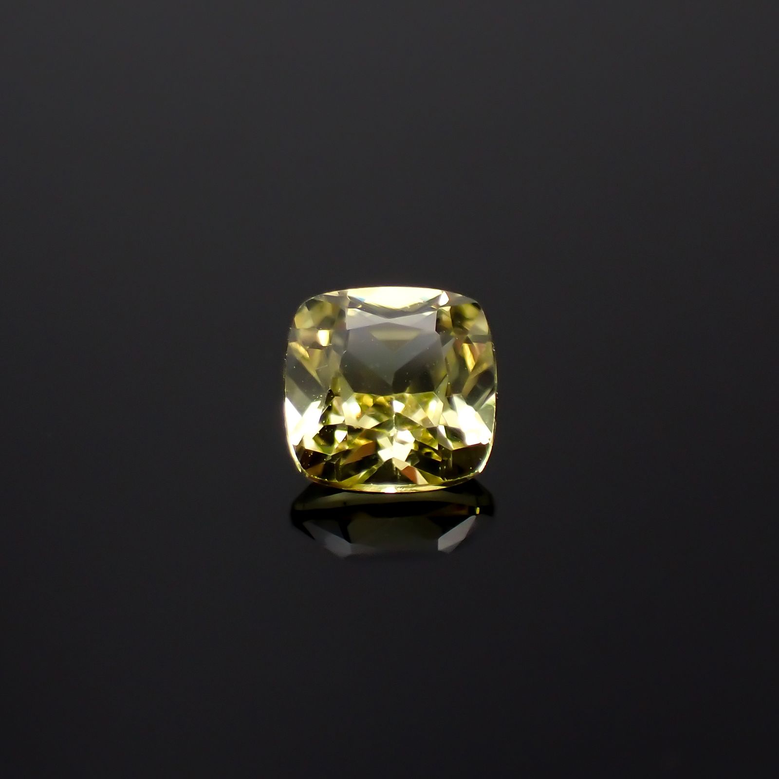 マリガーネット(宝石名グロッシュラー アンドラダイト・ガーネット)マリ共和国産 0.49ct 識別済[231124332]4.5x4.4mm前後