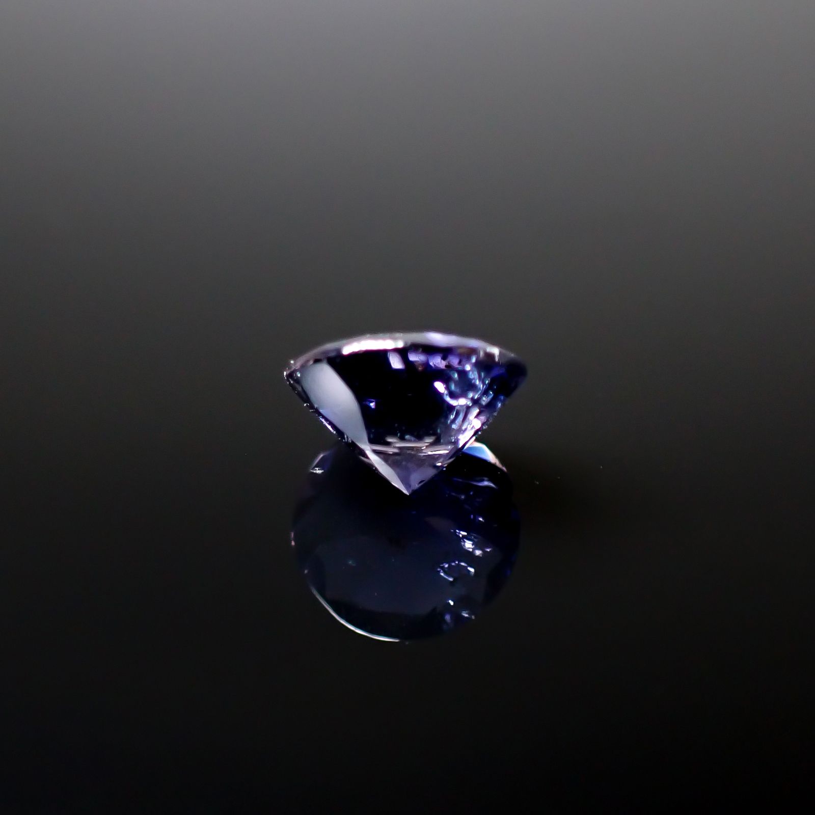 アイオライトサンストーン インド/ブラジル産 0.88ct [250229820]6.8x6.8mm前後