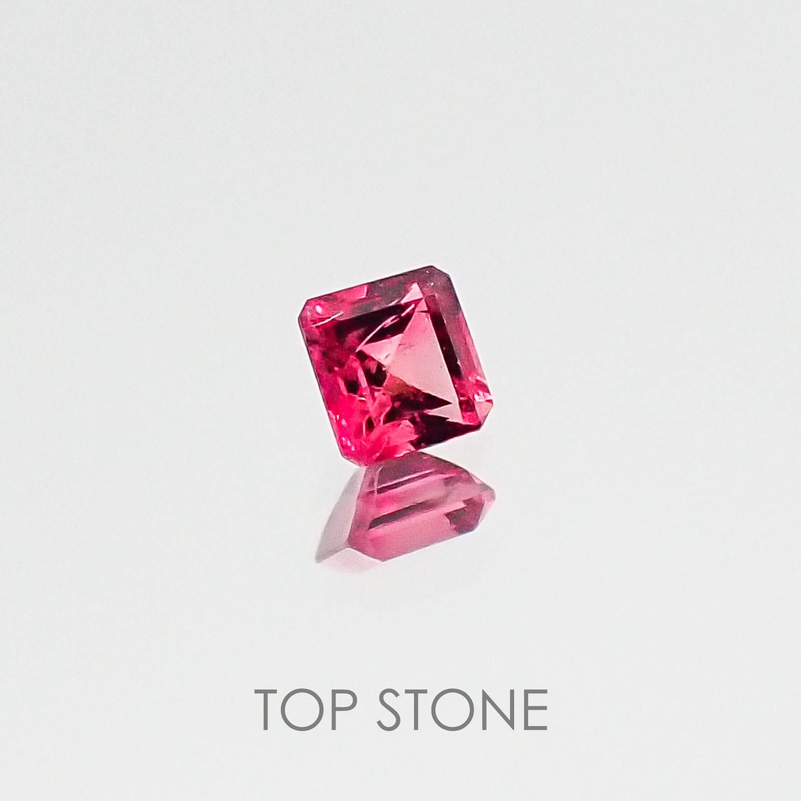 レッドベリル アメリカ・ユタ州産 ルース 0.083ct[20084415]2.6×2.6mm前後