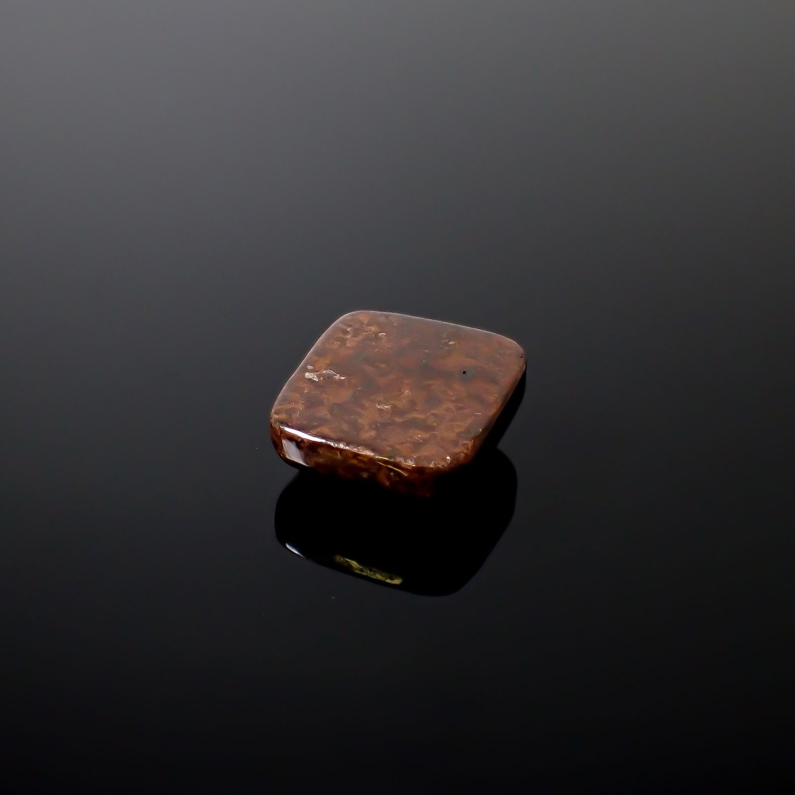 コンドライト隕石 発見地：アフリカ・サハラ砂漠 31.44ct [241029333]18x18mm前後