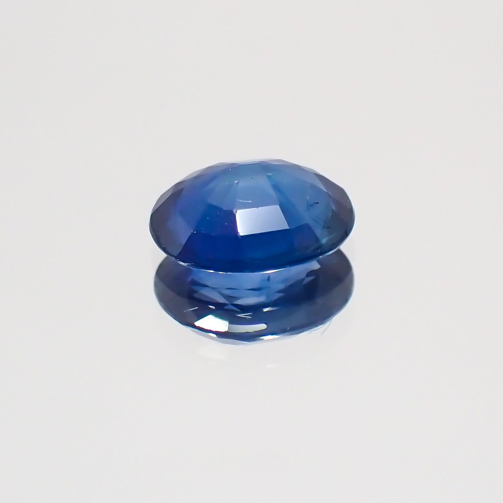 サファイア マダガスカル・スリランカ産 ルース 0.71ct[20128704]6.1×5.2mm前後
