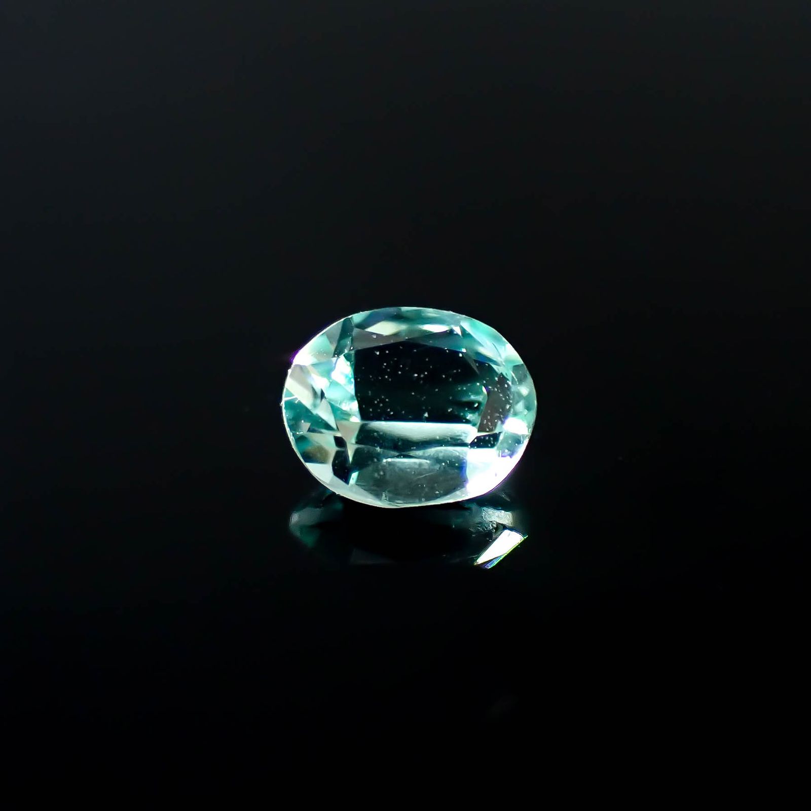 ミントトルマリン アフガニスタン産 0.28ct / 4.5x3.6mm前後 [251031211]