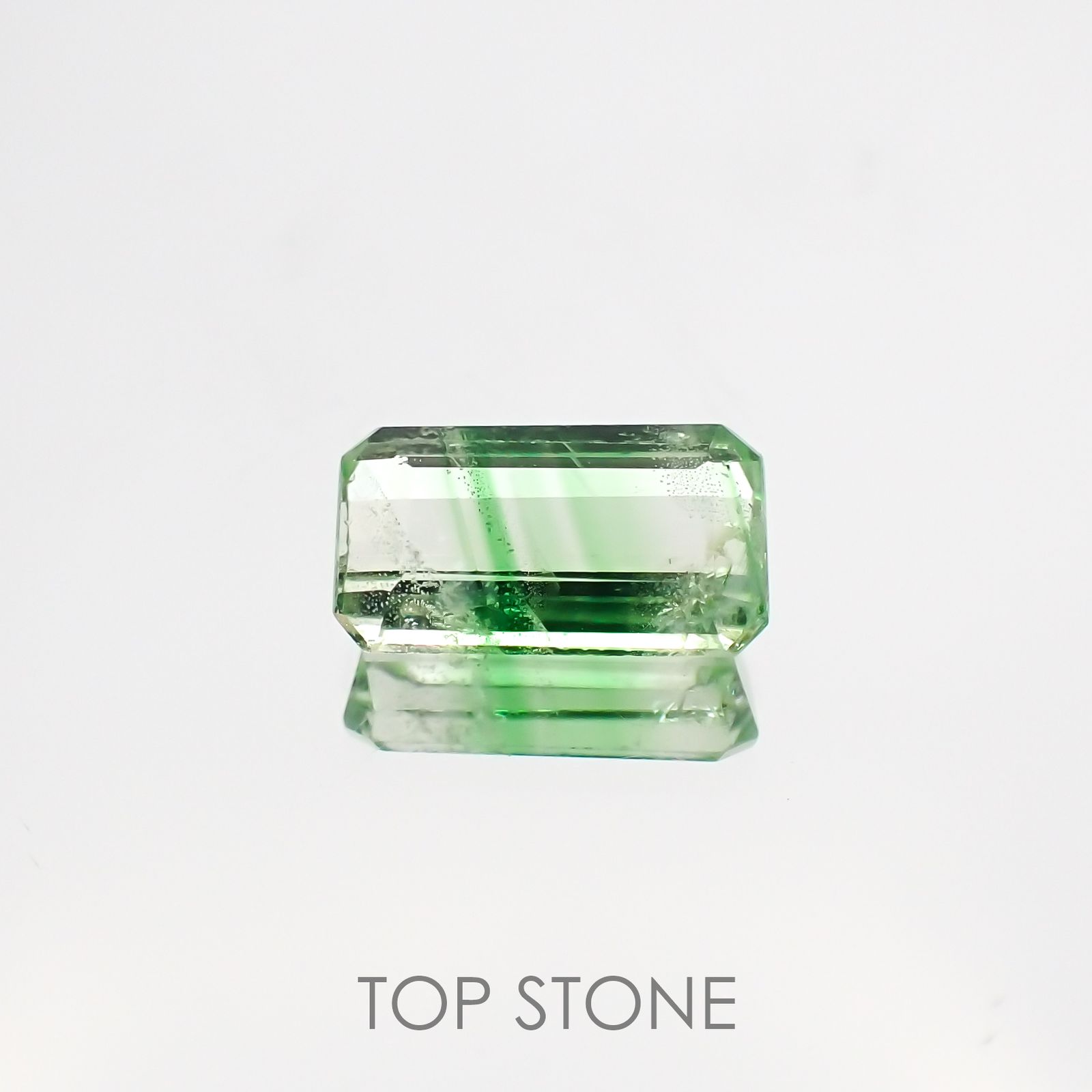 バイカラーツァボライト タンザニア産 ルース 0.82ct[210610918]7.2×4mm前後