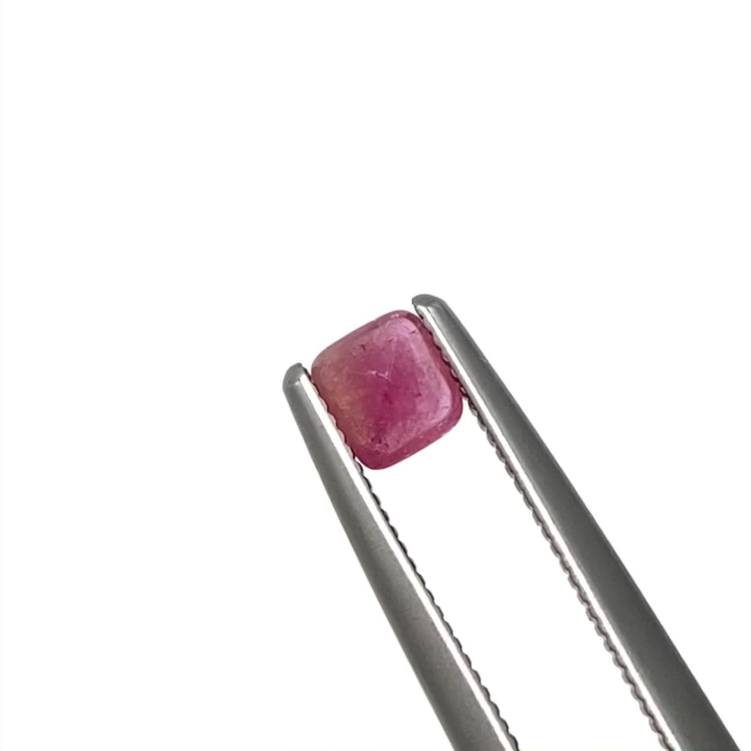 ◇バフトップカット◇レッドベリル アメリカ・ユタ州産 0.22ct / 3.8x3
