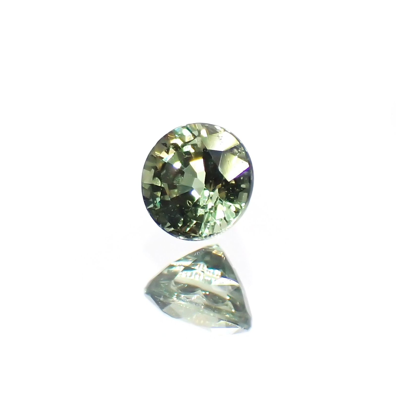グリーンクリソベリル(宝石名クリソベリル)スリランカ/マダガスカル産 識別済 0.26ct / 3.4x3.4mm前後 [220114481]