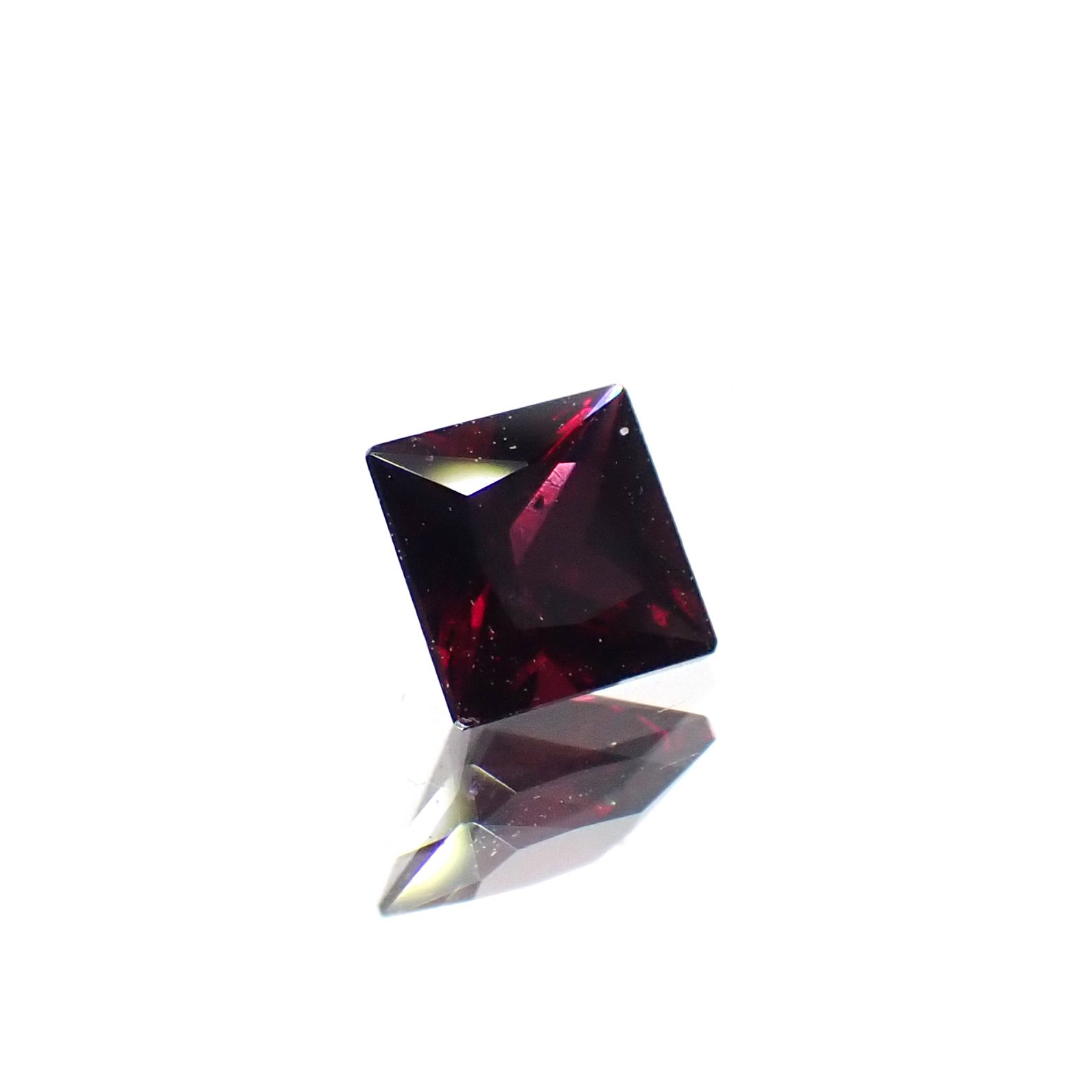 ◇プリンセスカット◇アントヒルガーネット(クロムパイロープガーネット) アメリカ・アリゾナ州産 0.39ct[240527831]3.9x3.9mm前後