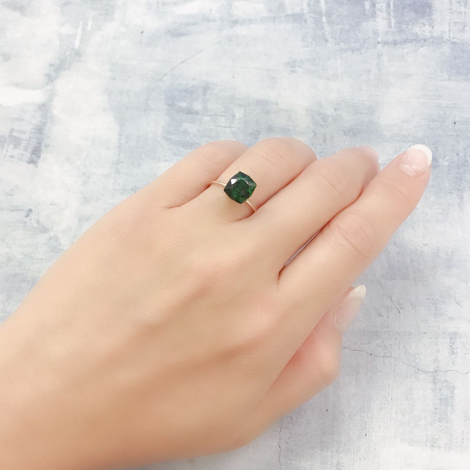 ◇カスタムカット◇モーシッシ ビルマ産 2.45ct[220717075]8.6x7.9mm前後