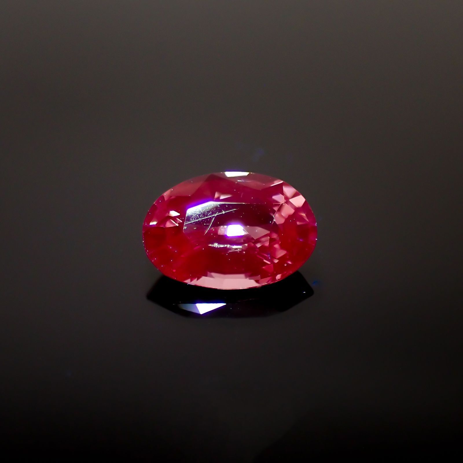バイオレットスピネル(宝石名スピネル)ビルマ産 0.79ct 識別済[221018396]7x4.9mm前後
