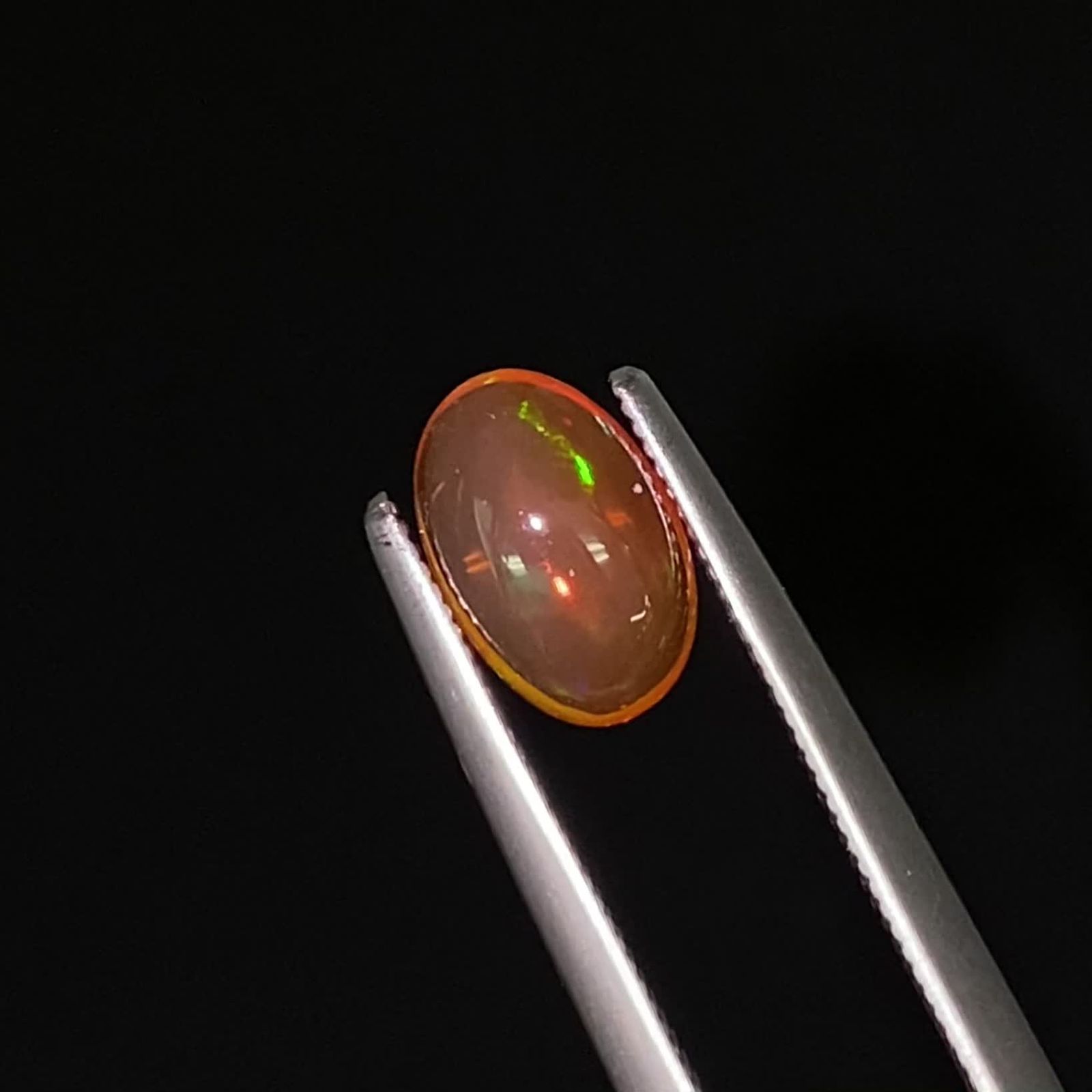 ファイヤーオパール メキシコ産 0.68ct / 8x5.4mm前後 [240326752
