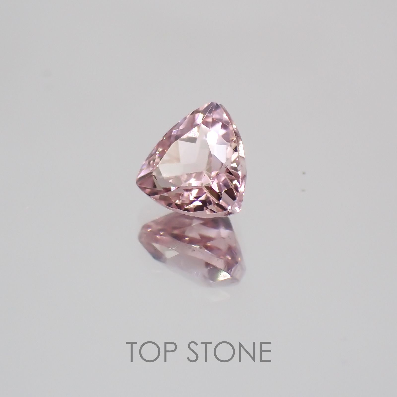カラーチェンジマラヤガーネット タンザニア産 ルース 0.59ct[21049655]4.9×4.9mm前後