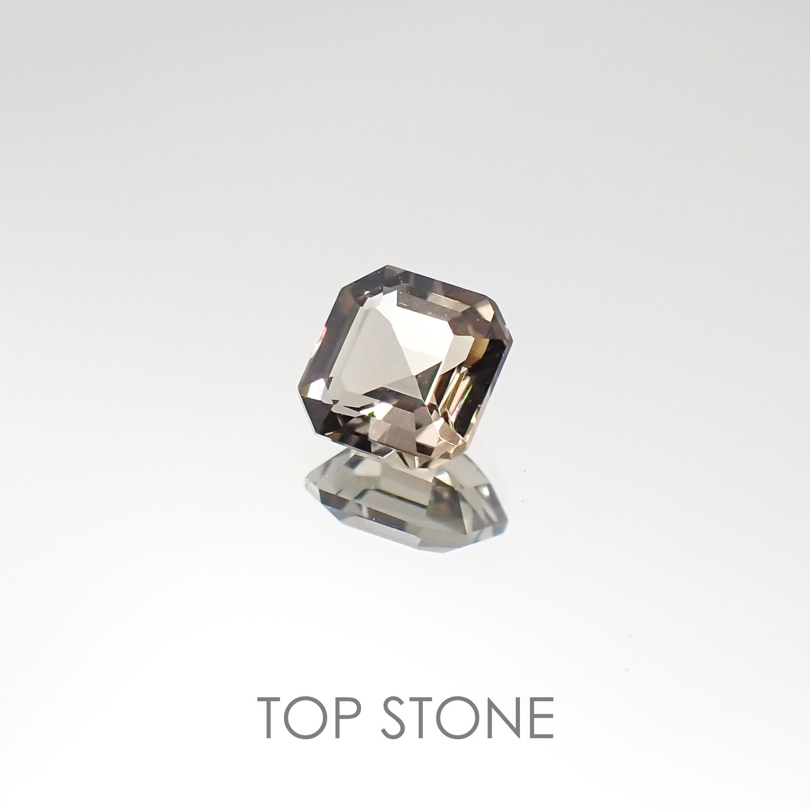 シャンパンカラートルマリン(宝石名トルマリン) ブラジル産 0.63ct 識別済[20095683]5.1×5.1mm前後