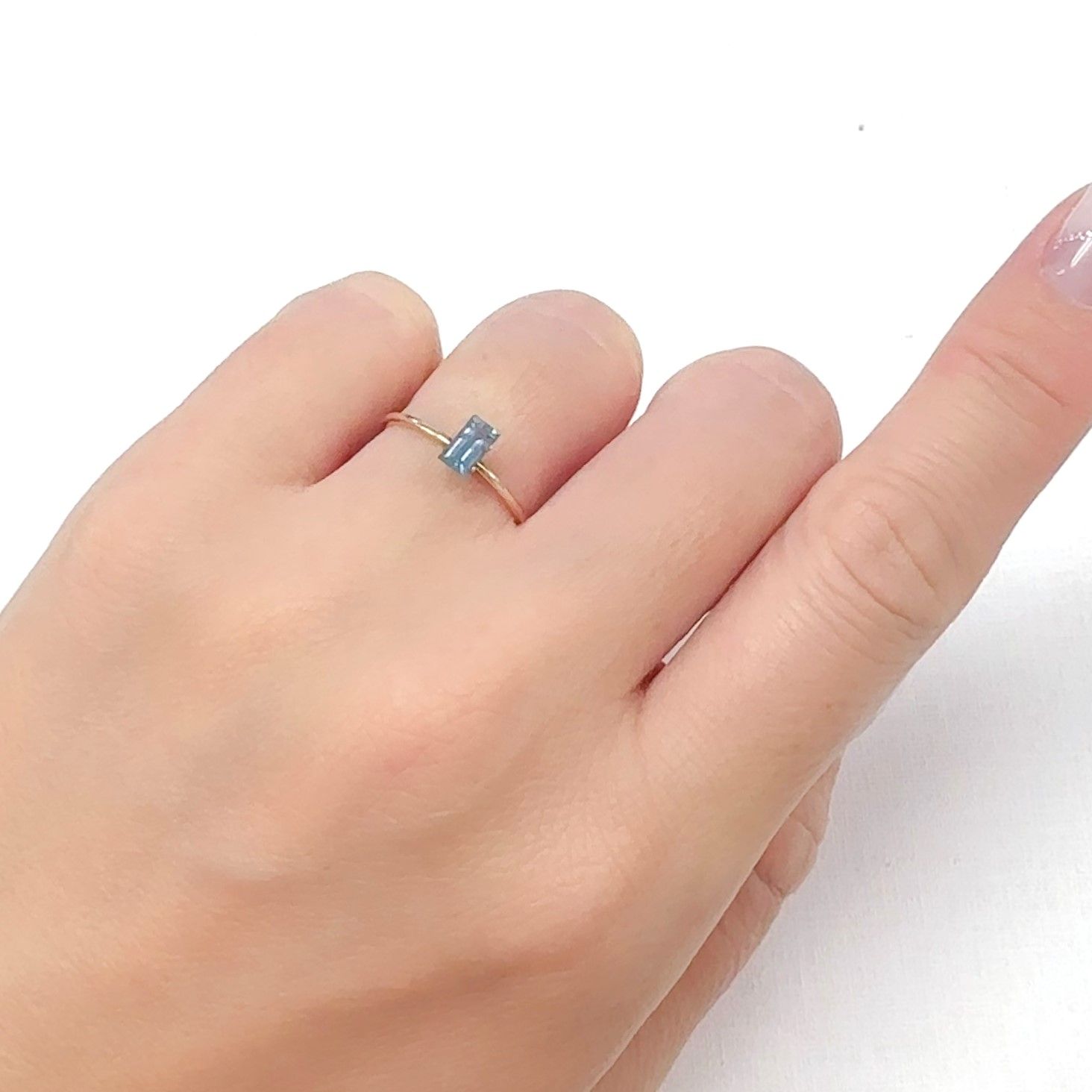 ブルーコーネルピン(宝石名ブルー・コーネルピン)タンザニア産 0.36ct 識別済[240527691]5.4x3mm前後
