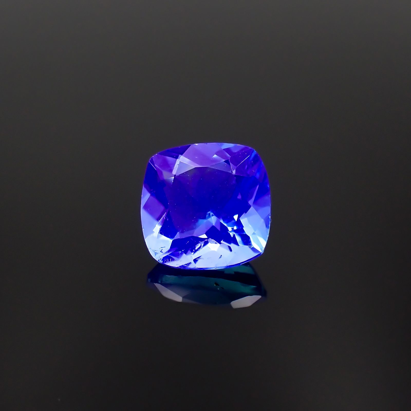フローライト フルオレッセンス イギリス・ロジャリー鉱山産 2.03ct[230923325]7.6x7.3mm前後